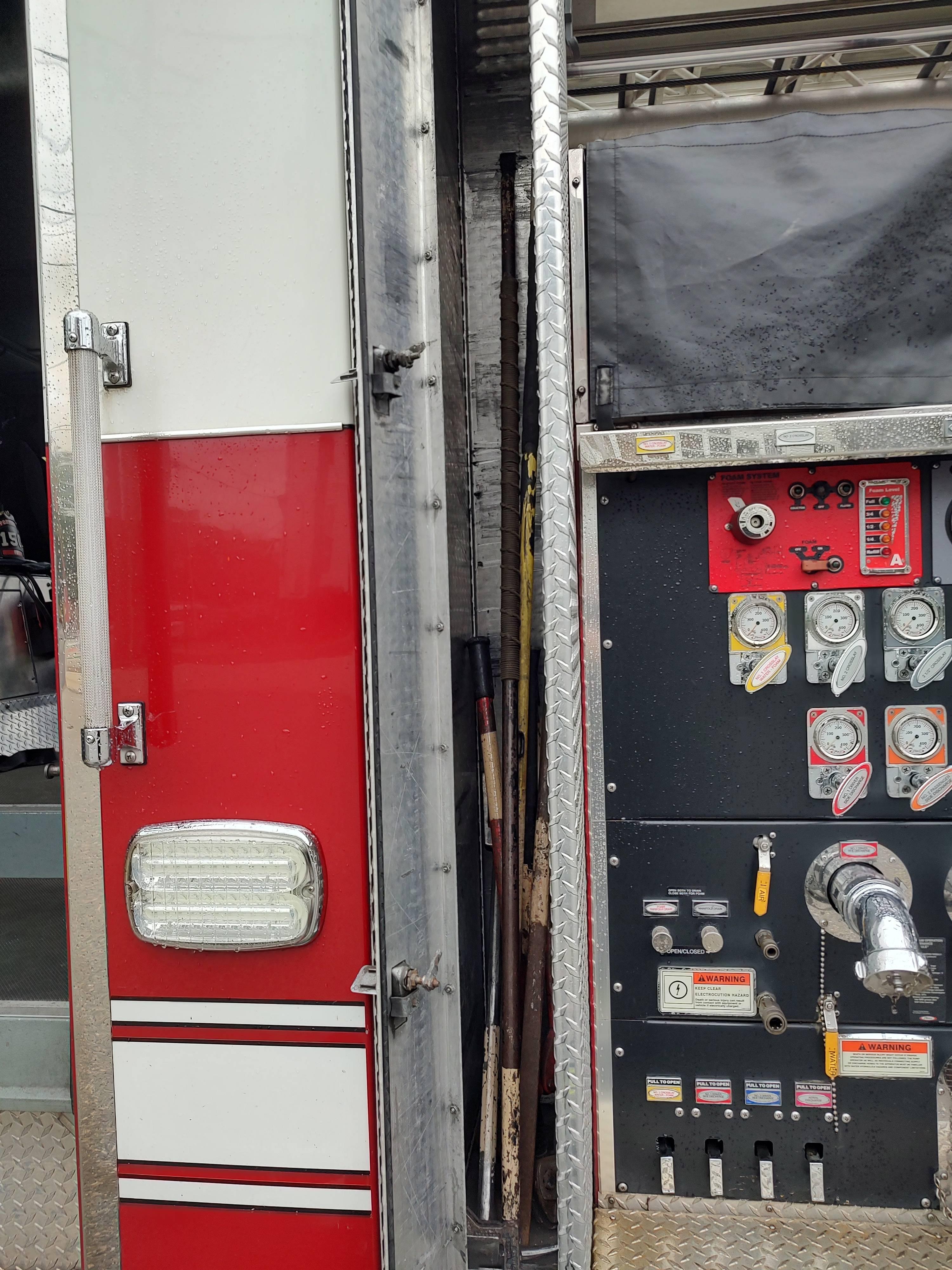 2011 Pierce Velocity 105' Quint - image 22