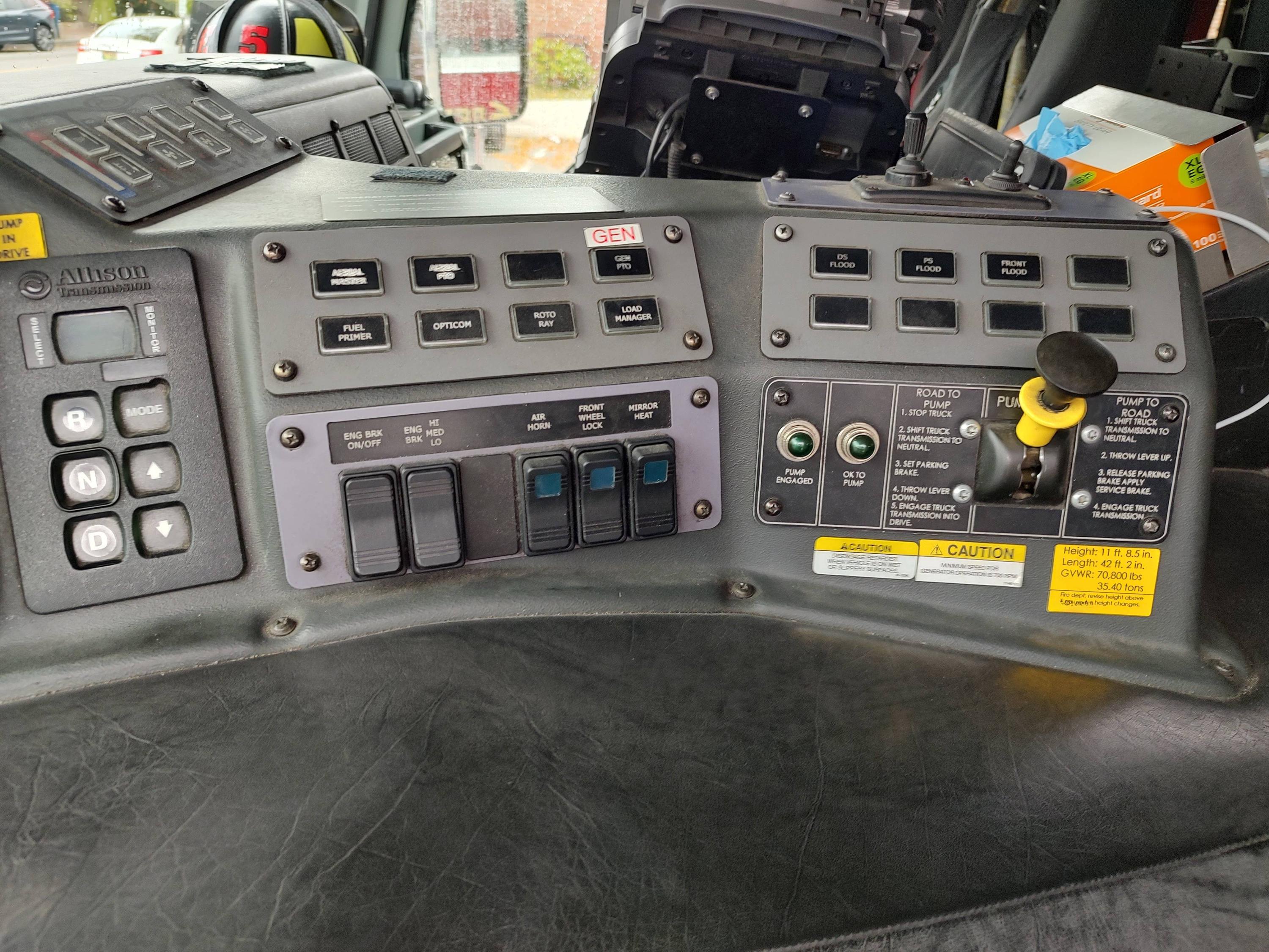 2011 Pierce Velocity 105' Quint - image 16