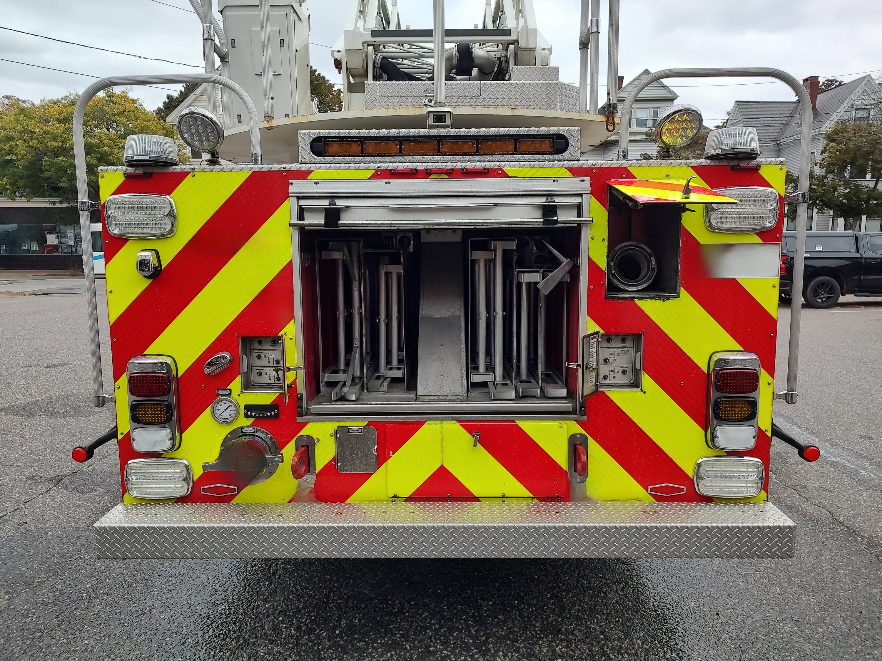 2011 Pierce Velocity 105' Quint - image 10