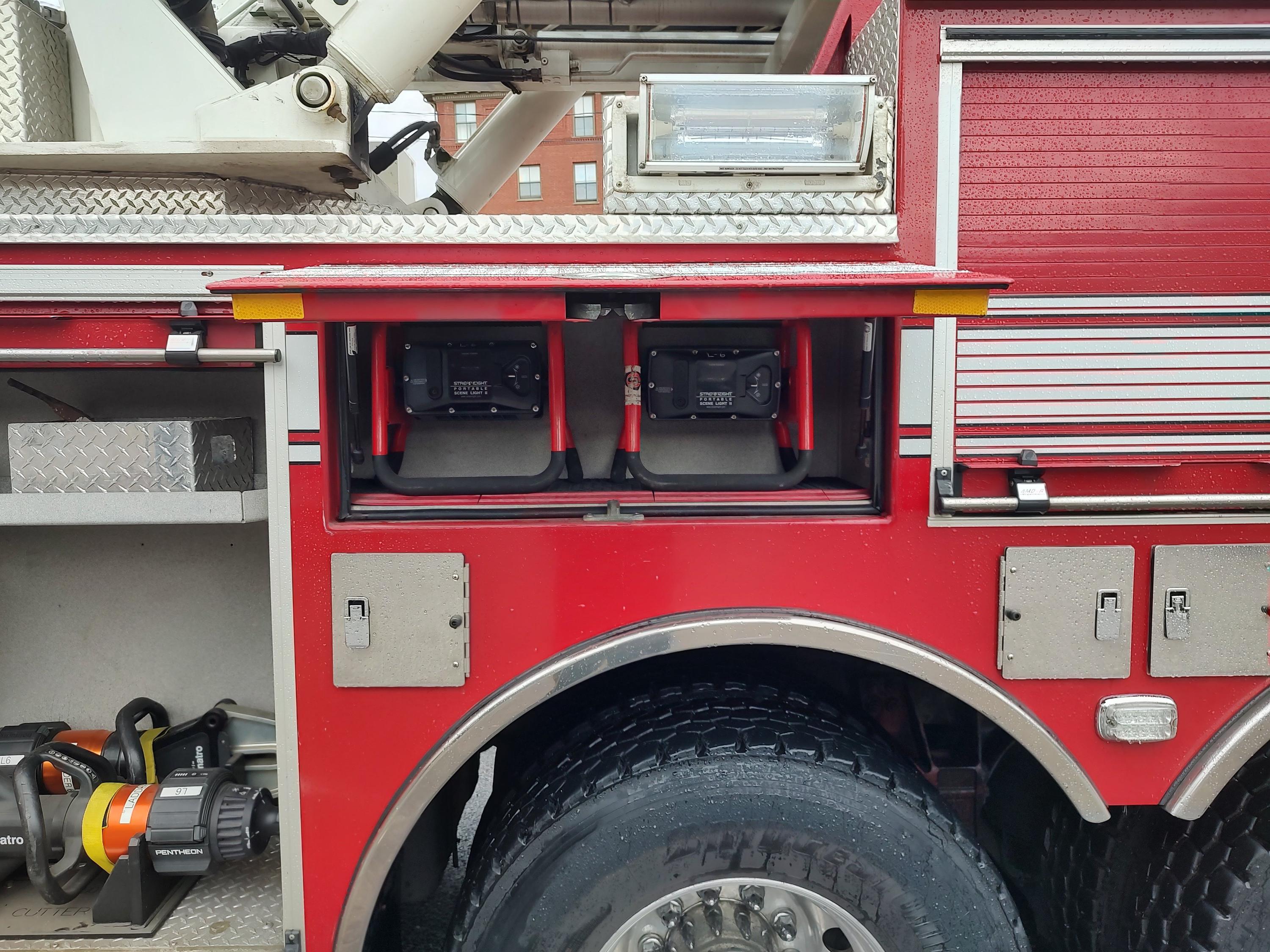 2011 Pierce Velocity 105' Quint - image 12