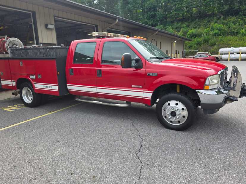 2004 Ford F-550 4x4 Brush Truck — photo 2