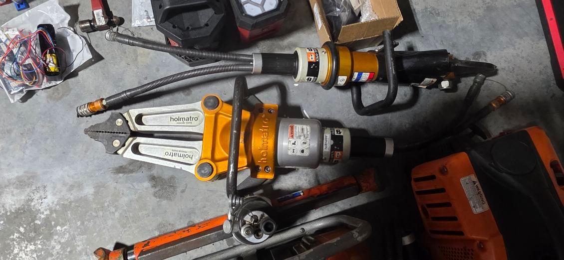 Holmatro Twin Line Hydraulic Rescue Tool Set - image 1