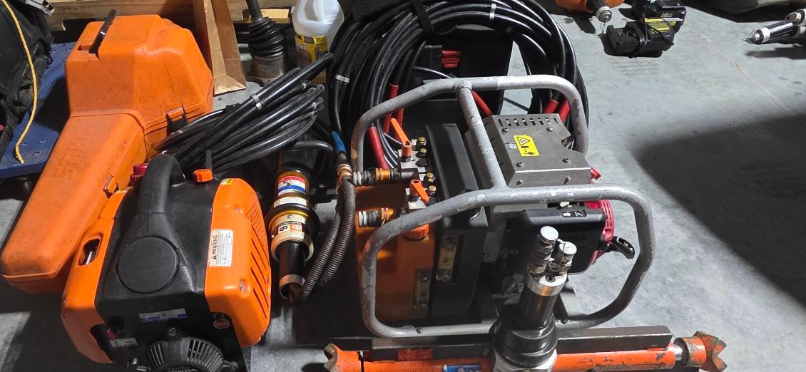 Holmatro Twin Line Hydraulic Rescue Tool Set - image 7