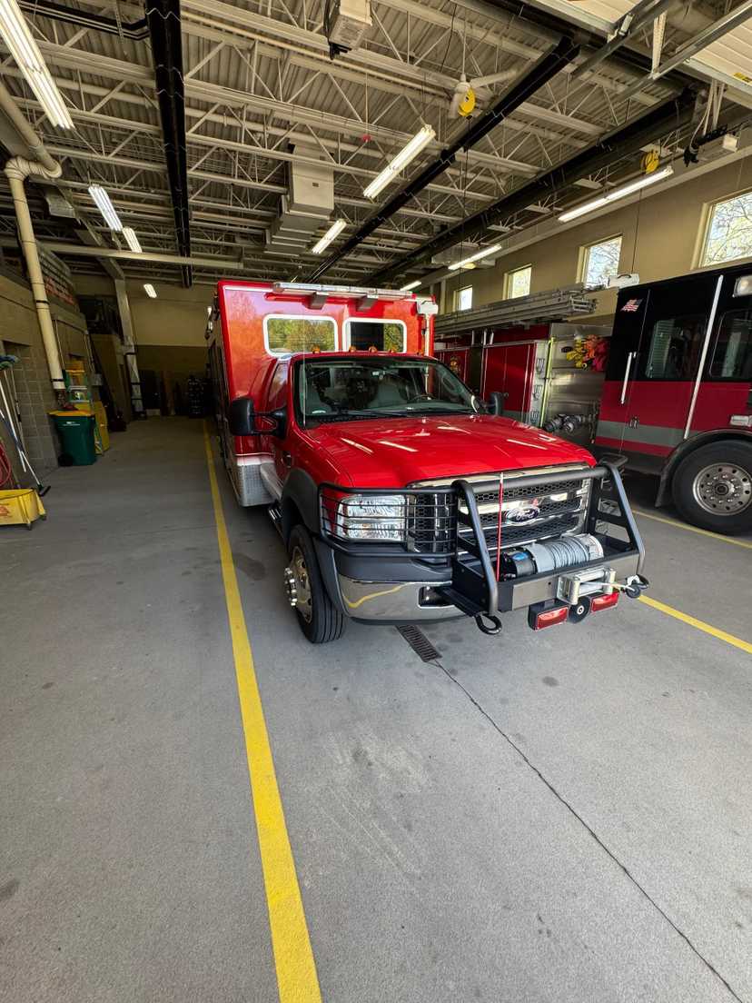 2004 Ford 4x4 Light Rescue — photo 2
