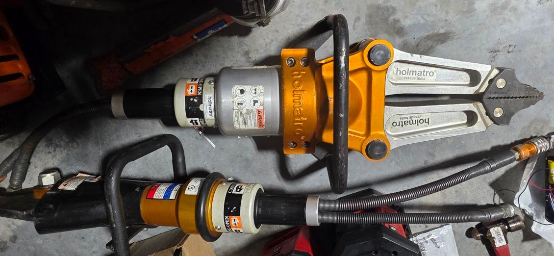 Holmatro Twin Line Hydraulic Rescue Tool Set - image 9