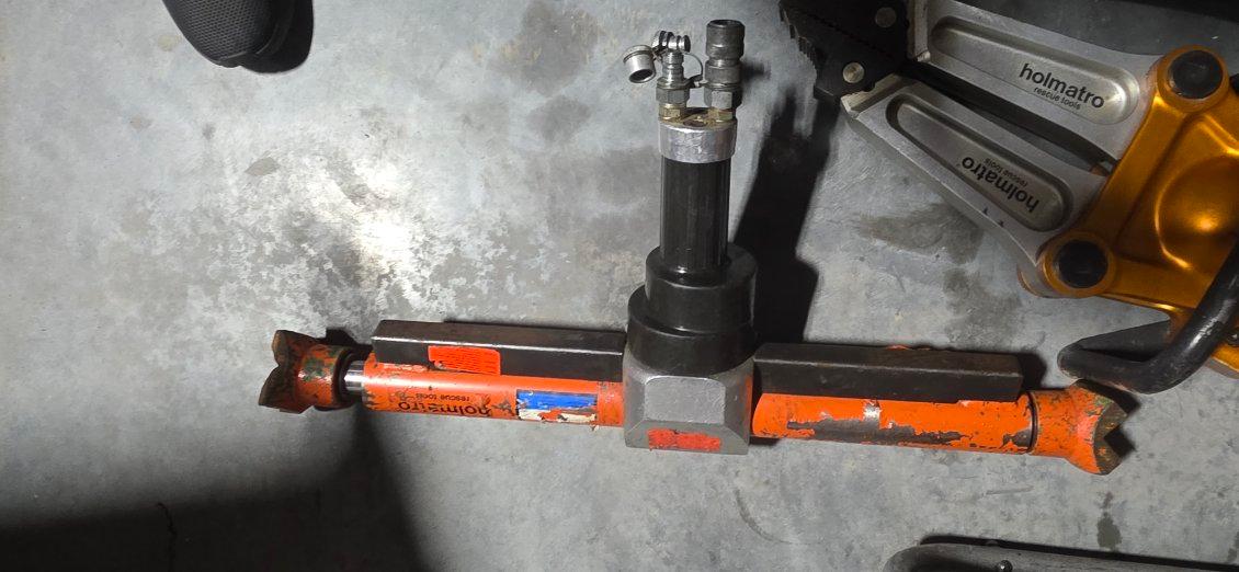 Holmatro Twin Line Hydraulic Rescue Tool Set - image 10