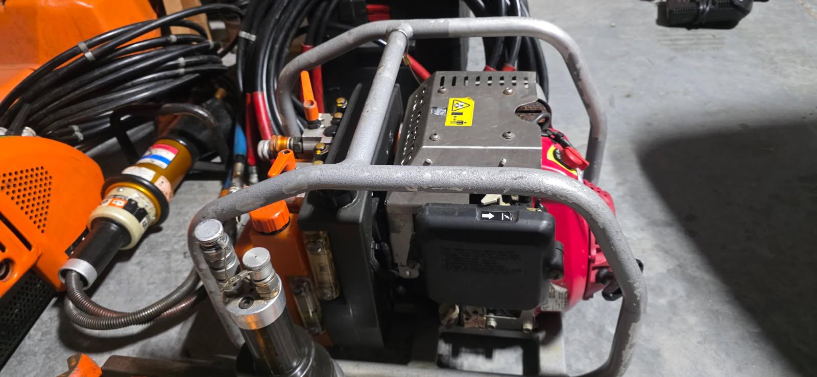 Holmatro Twin Line Hydraulic Rescue Tool Set - image 5
