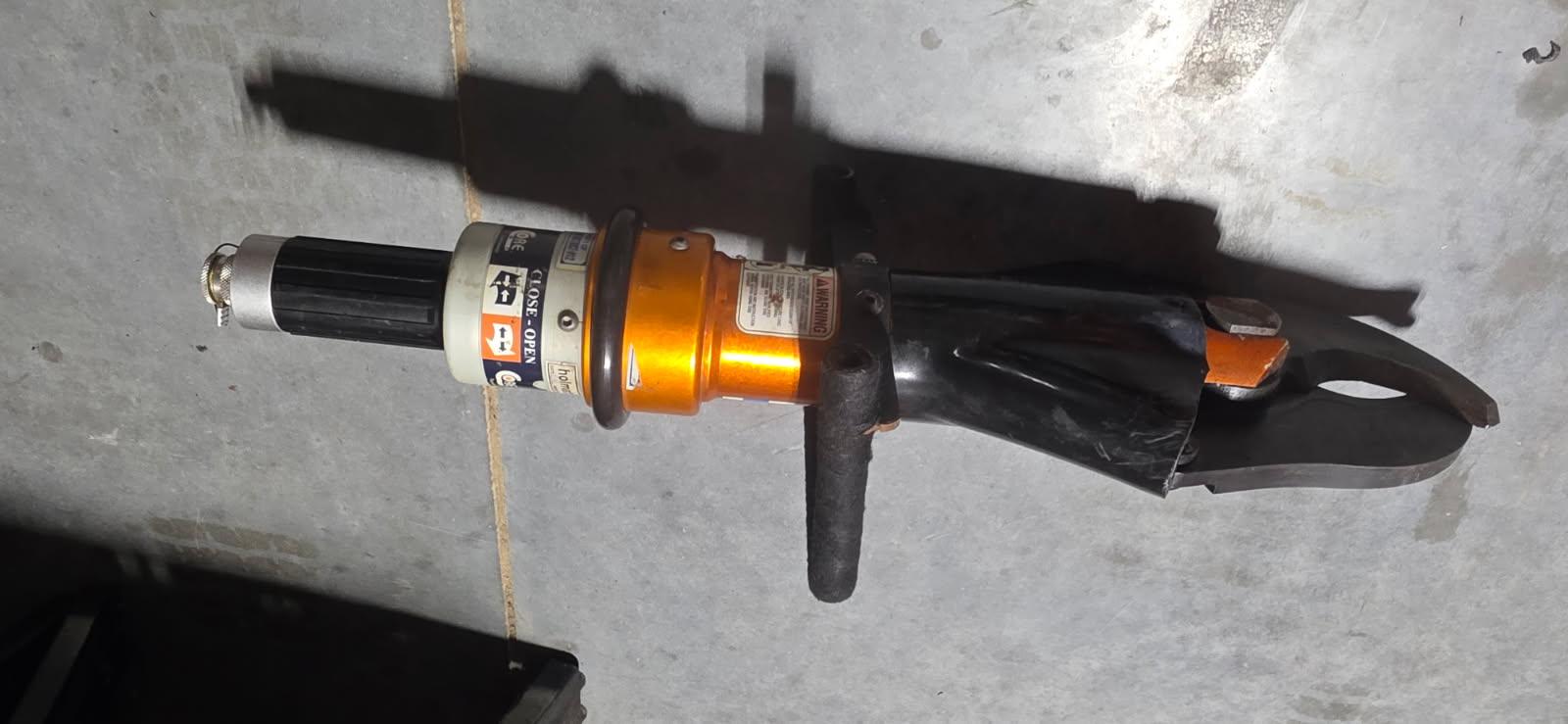 Holmatro Hydraulic Combi Tool - image 2