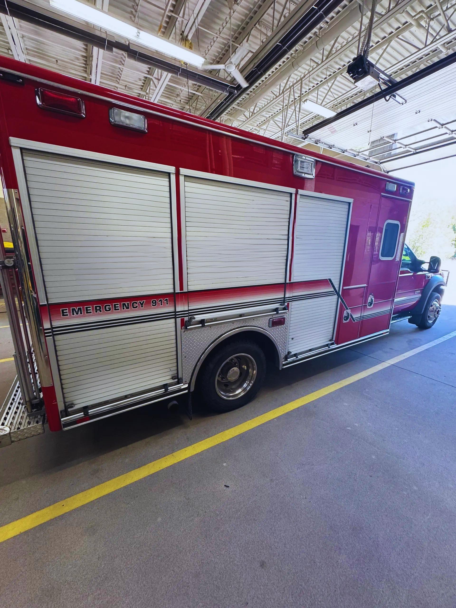 2004 Ford 4x4 Light Rescue - image 3