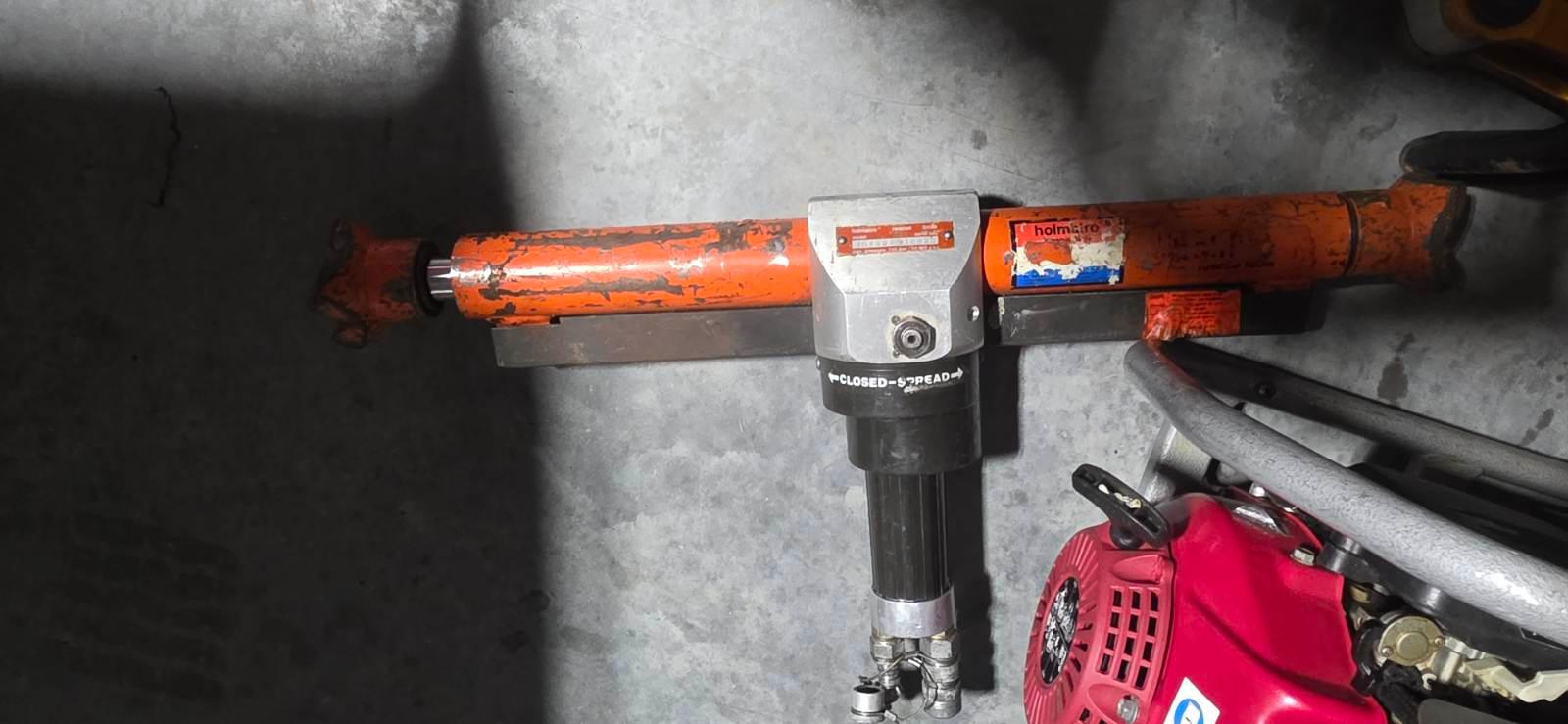 Holmatro Twin Line Hydraulic Rescue Tool Set - image 8
