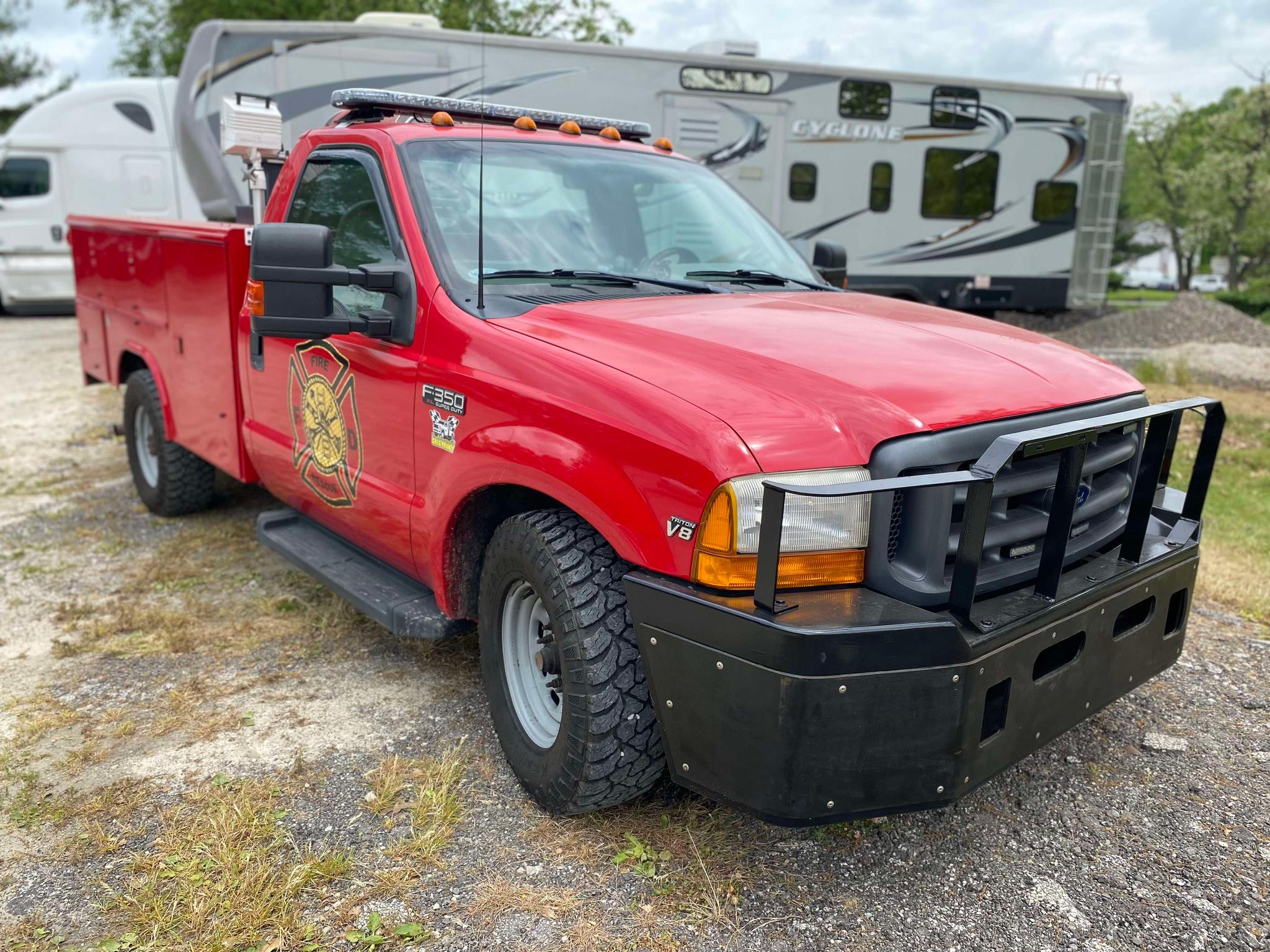1999 Ford F350 2WD Fire Unit - image 1