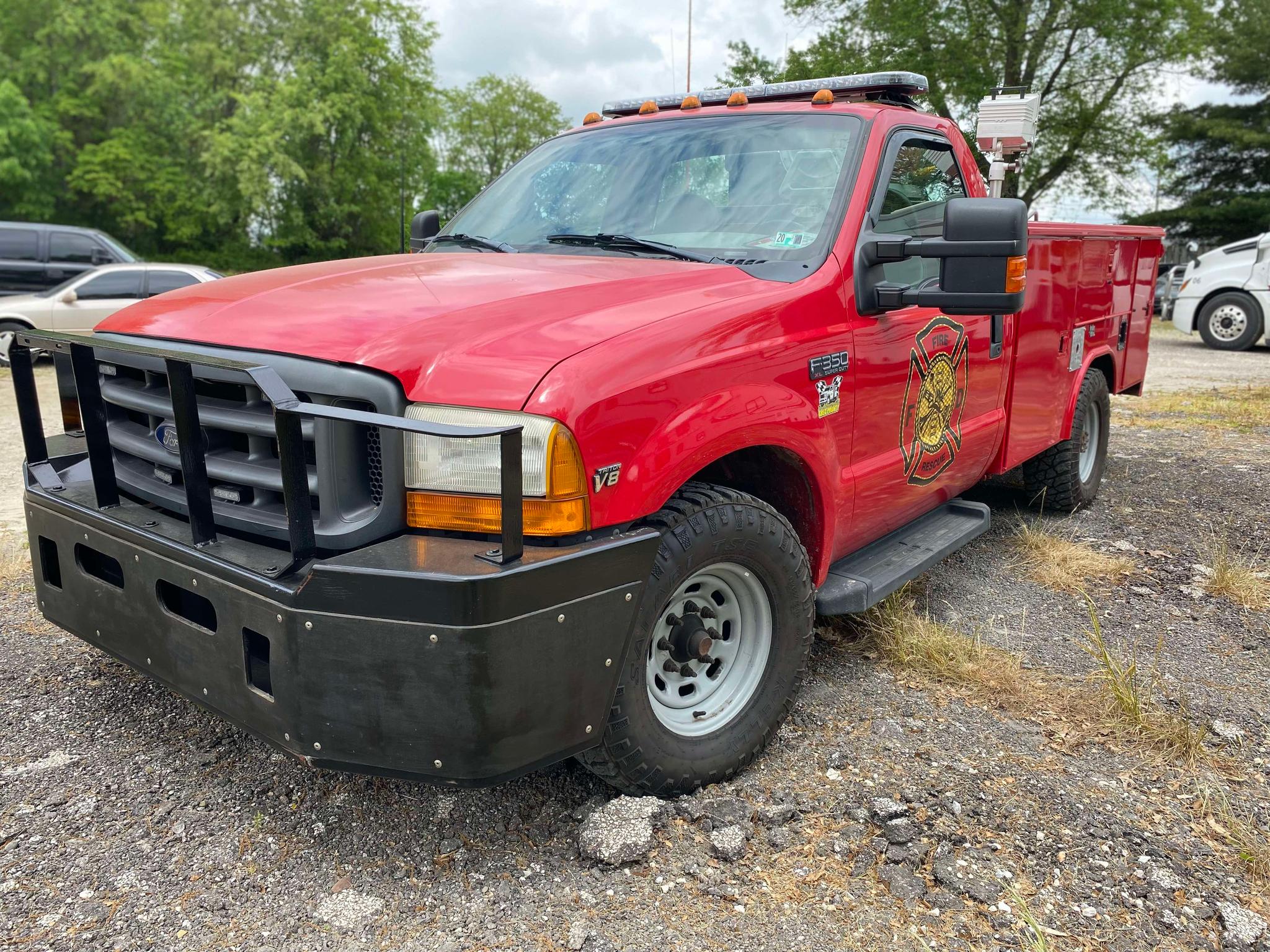 1999 Ford F350 2WD Fire Unit - image 3