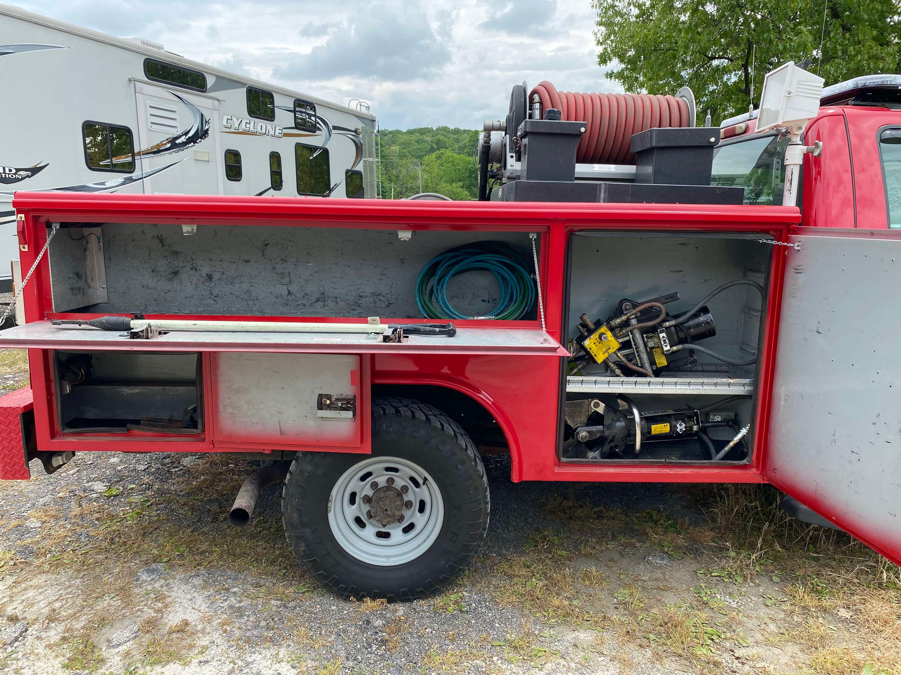 1999 Ford F350 2WD Fire Unit - image 9
