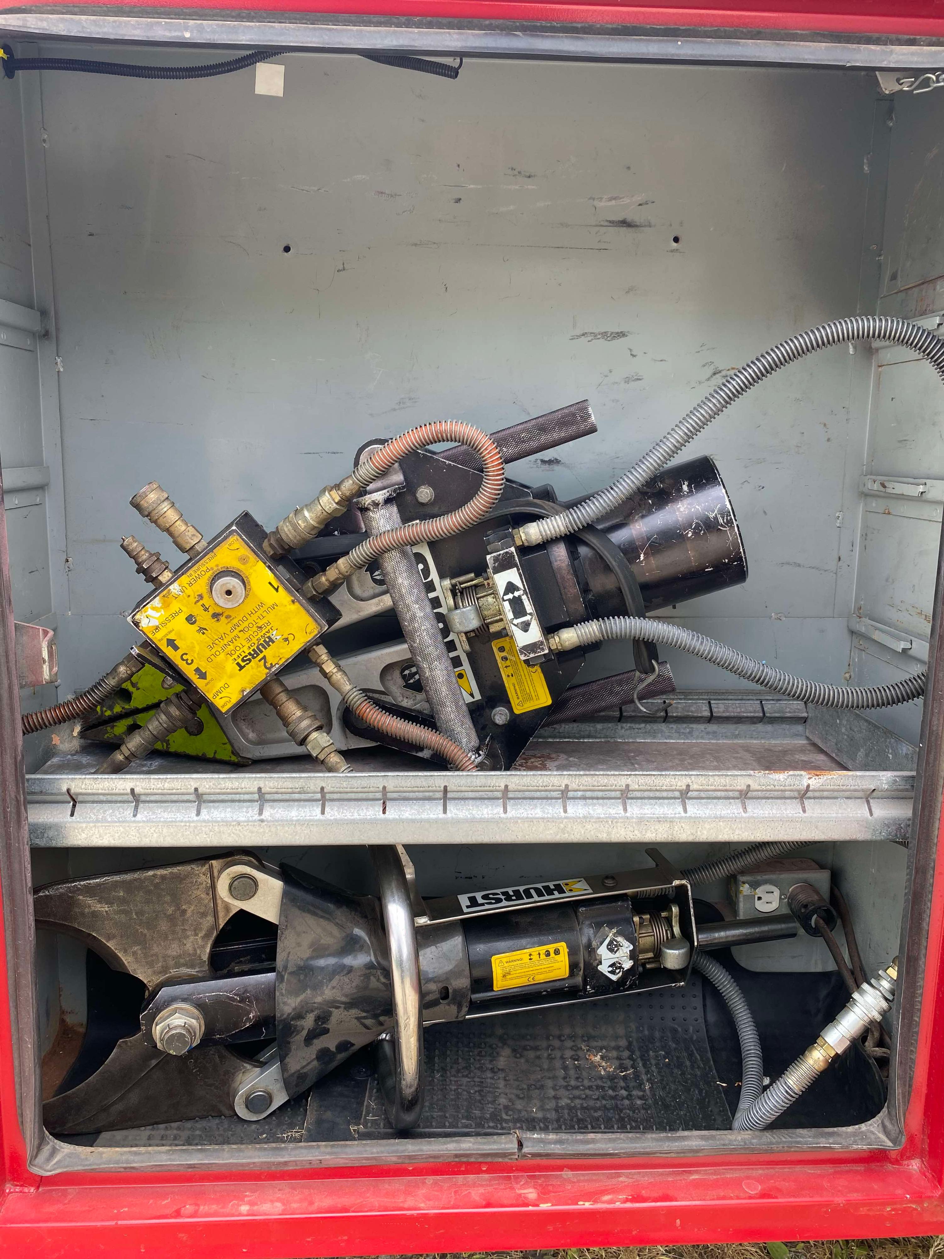 1999 Ford F350 2WD Fire Unit - image 10