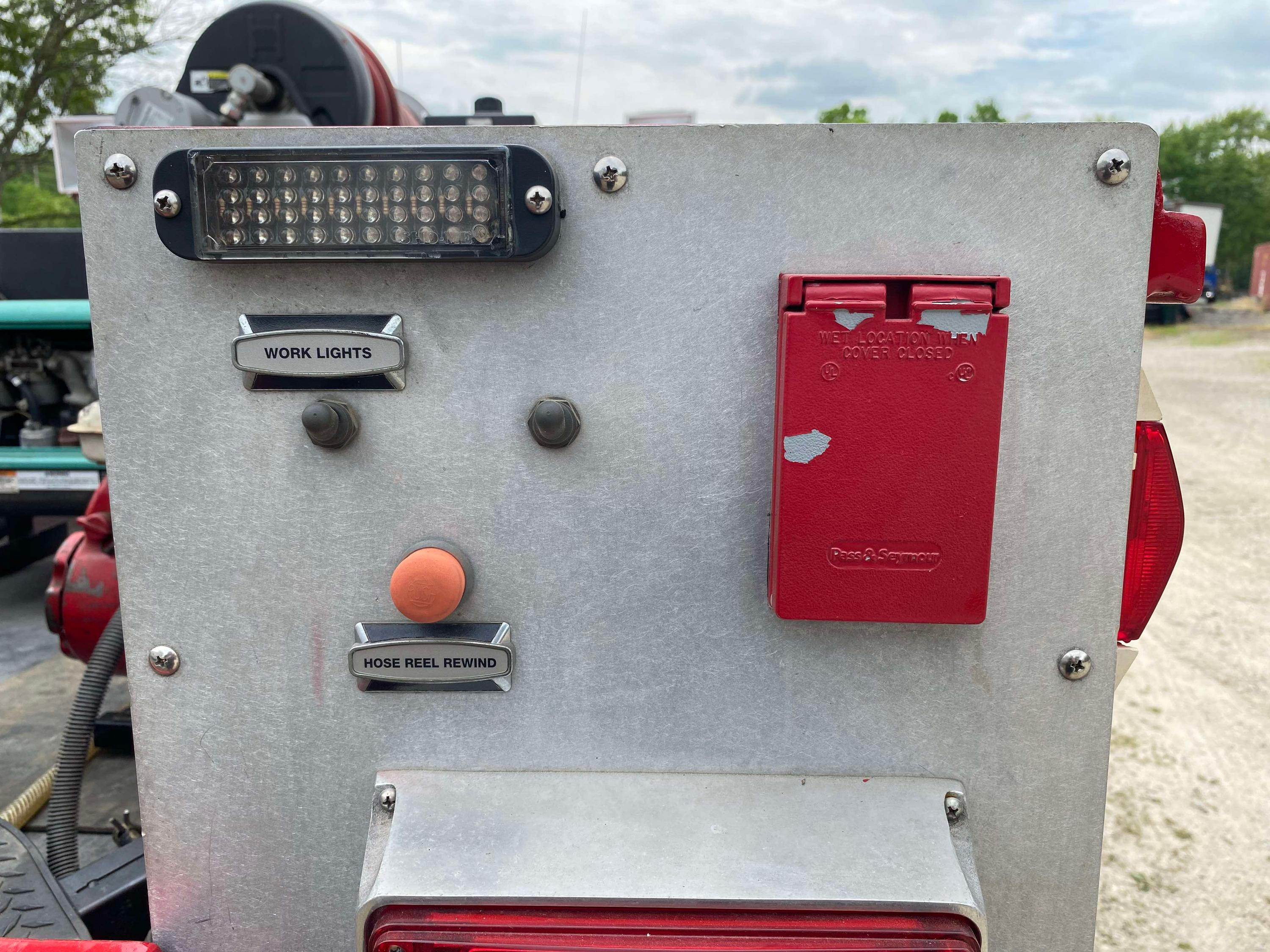 1999 Ford F350 2WD Fire Unit - image 12