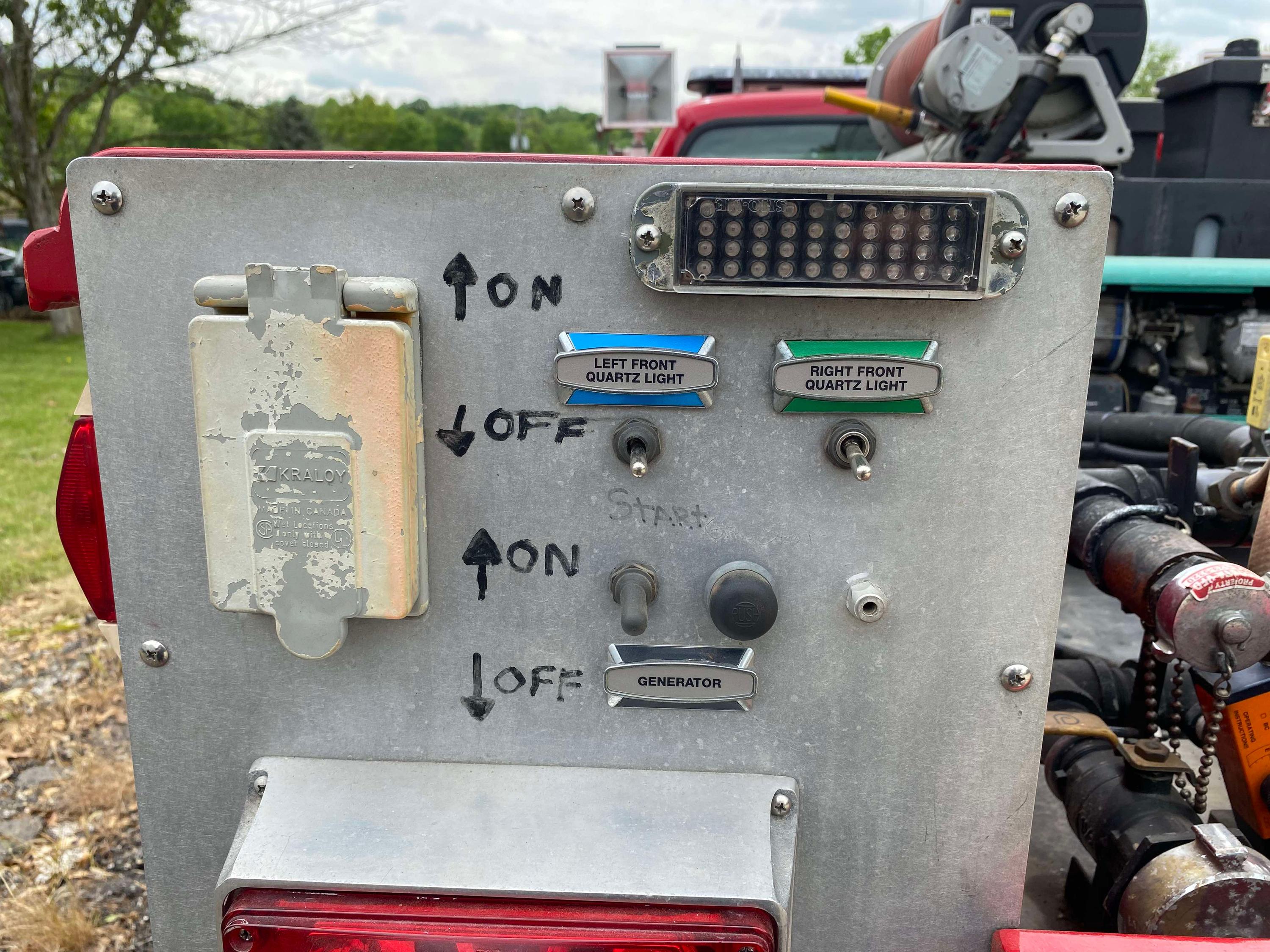 1999 Ford F350 2WD Fire Unit - image 13