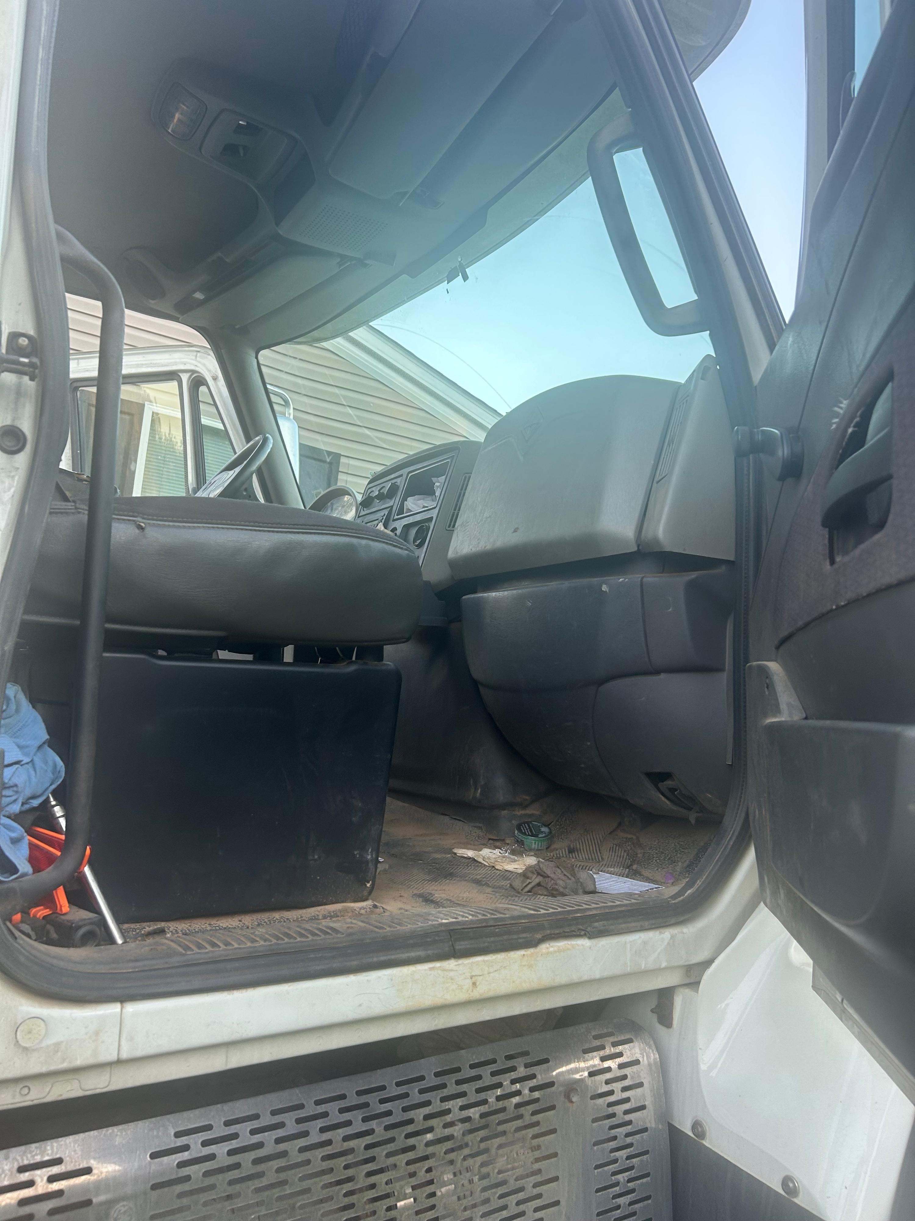2012 International 7500 Workstar Septic - image 7