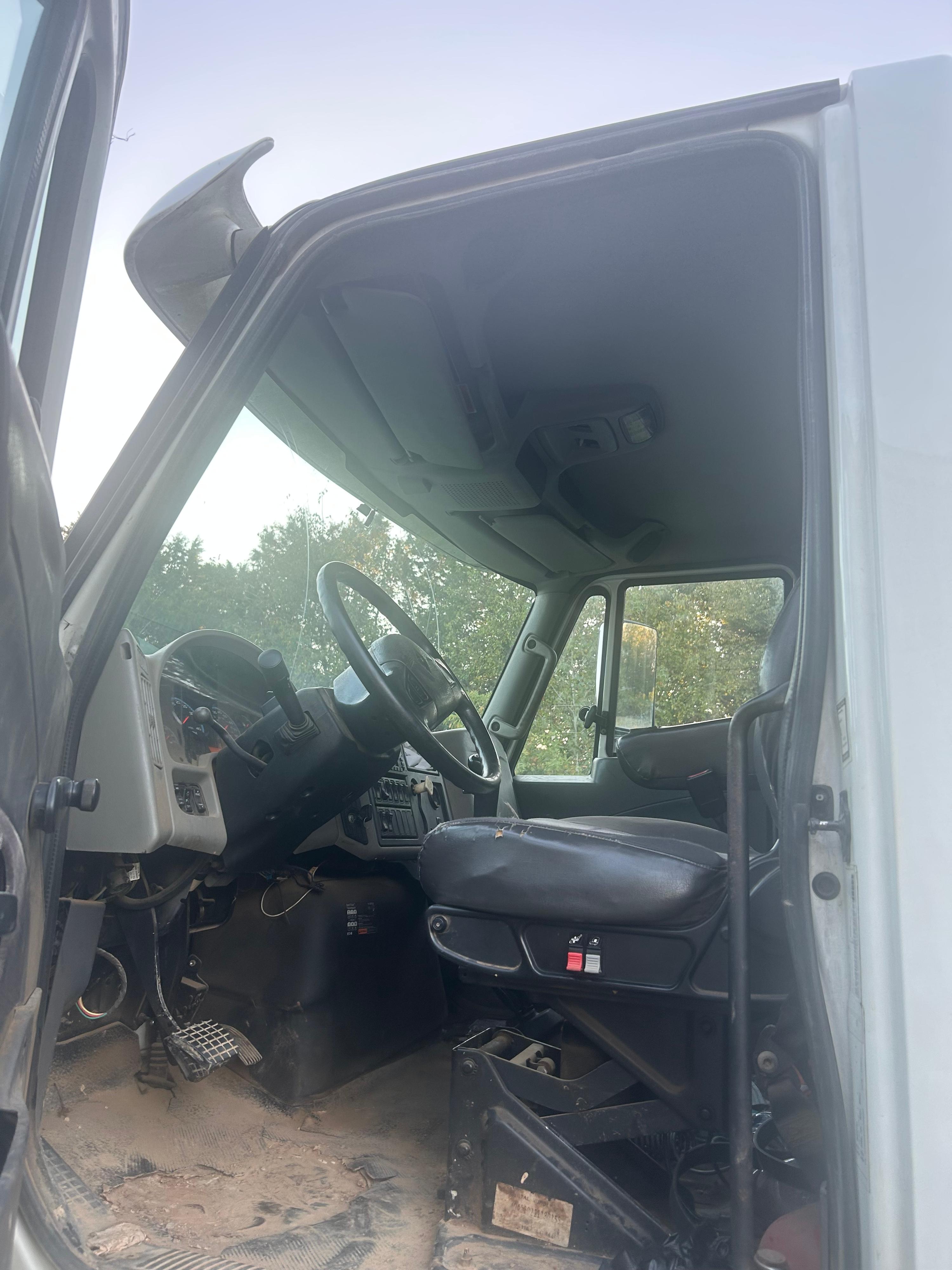 2012 International 7500 Workstar Septic - image 8