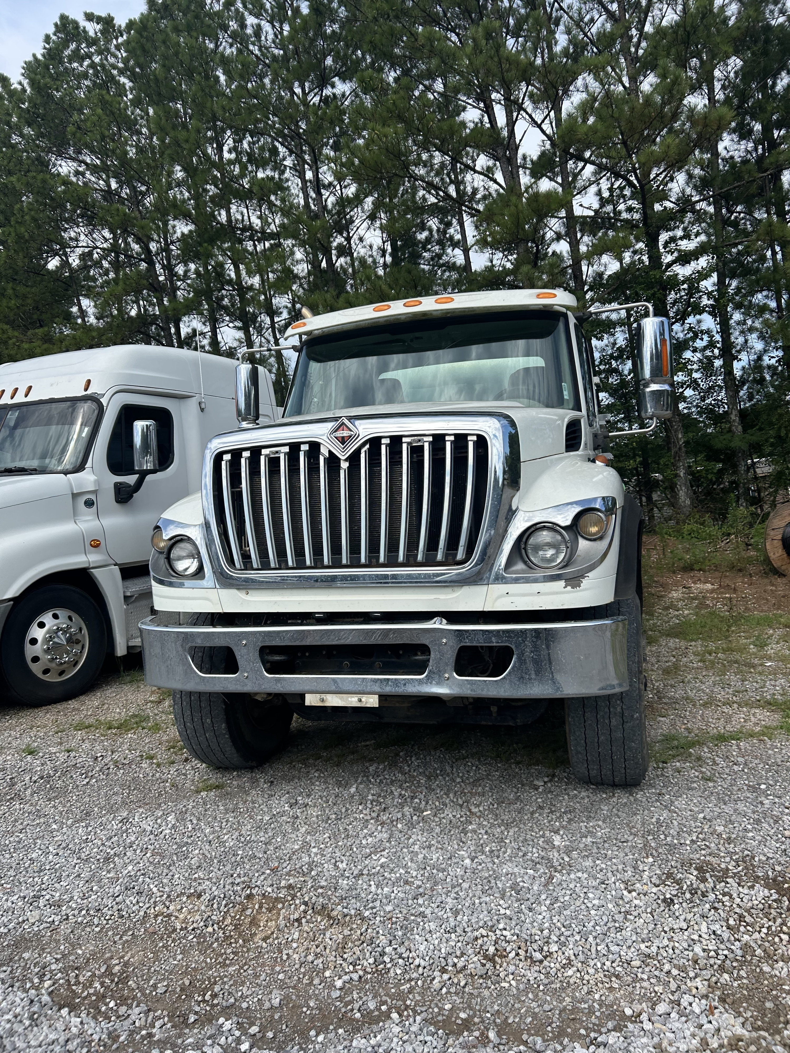 2012 International 7500 Workstar Septic - image 3