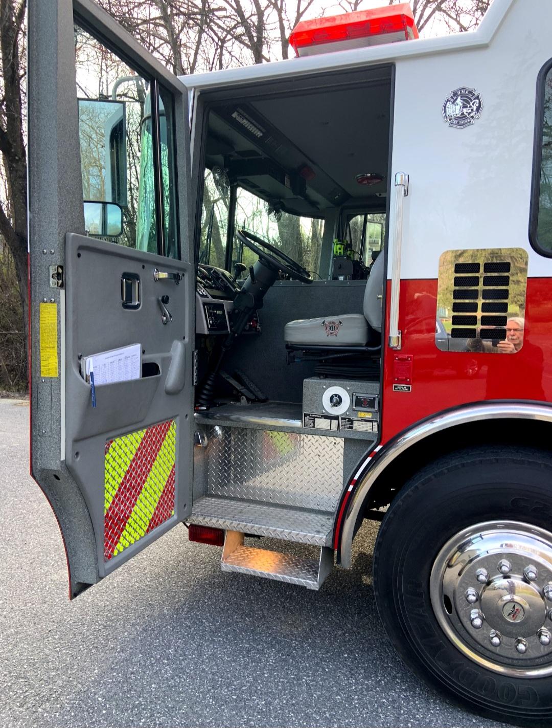 2004 Central States HME Pumper - image 6