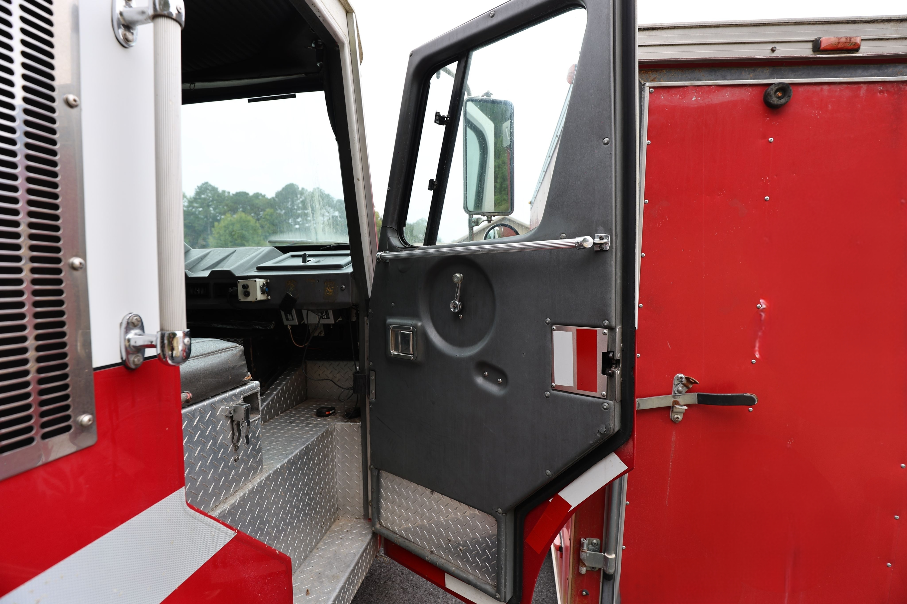 1991 E-One Cyclone Pumper - image 37