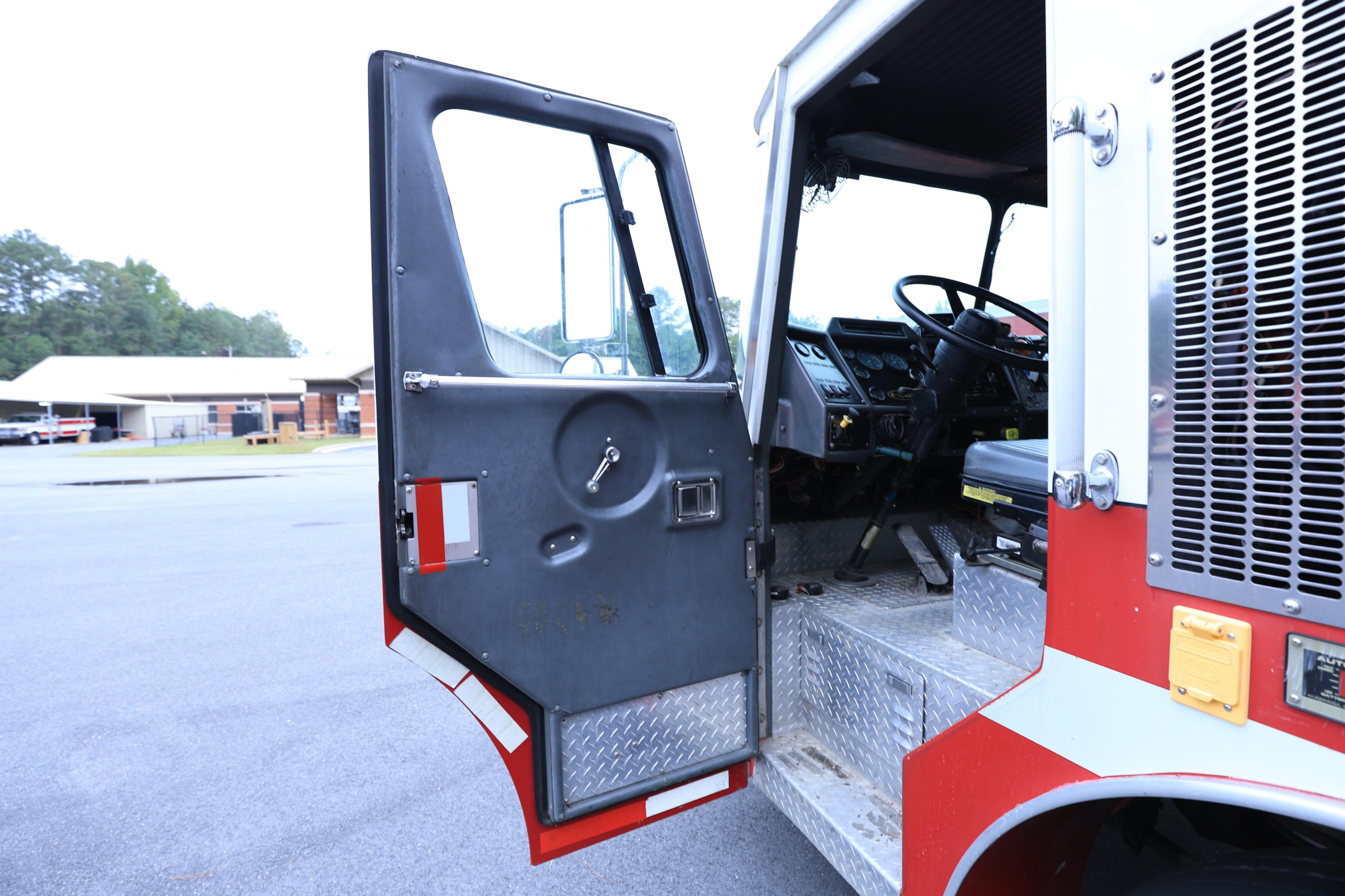 1991 E-One Cyclone Pumper - image 24