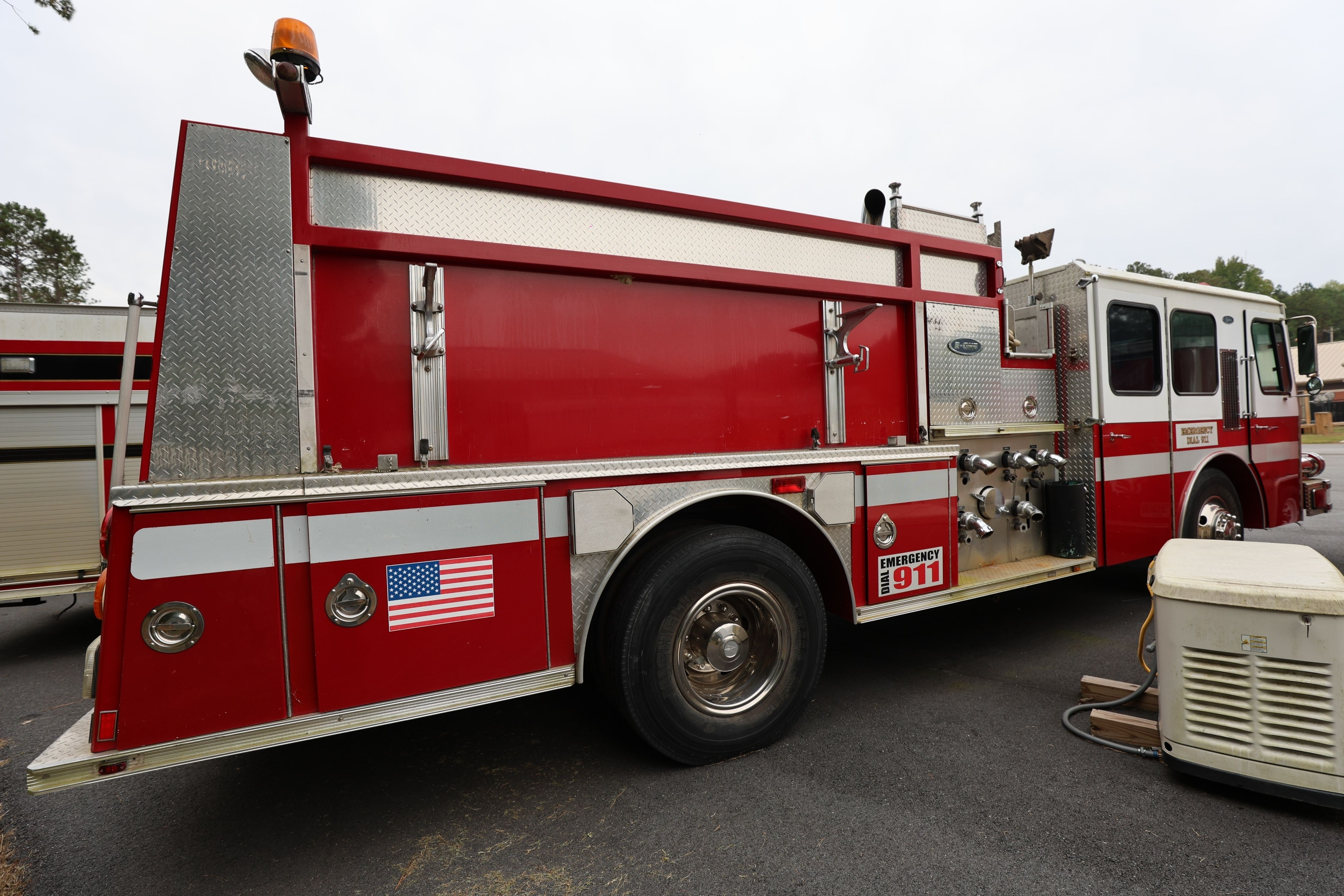 1991 E-One Cyclone Pumper - image 9
