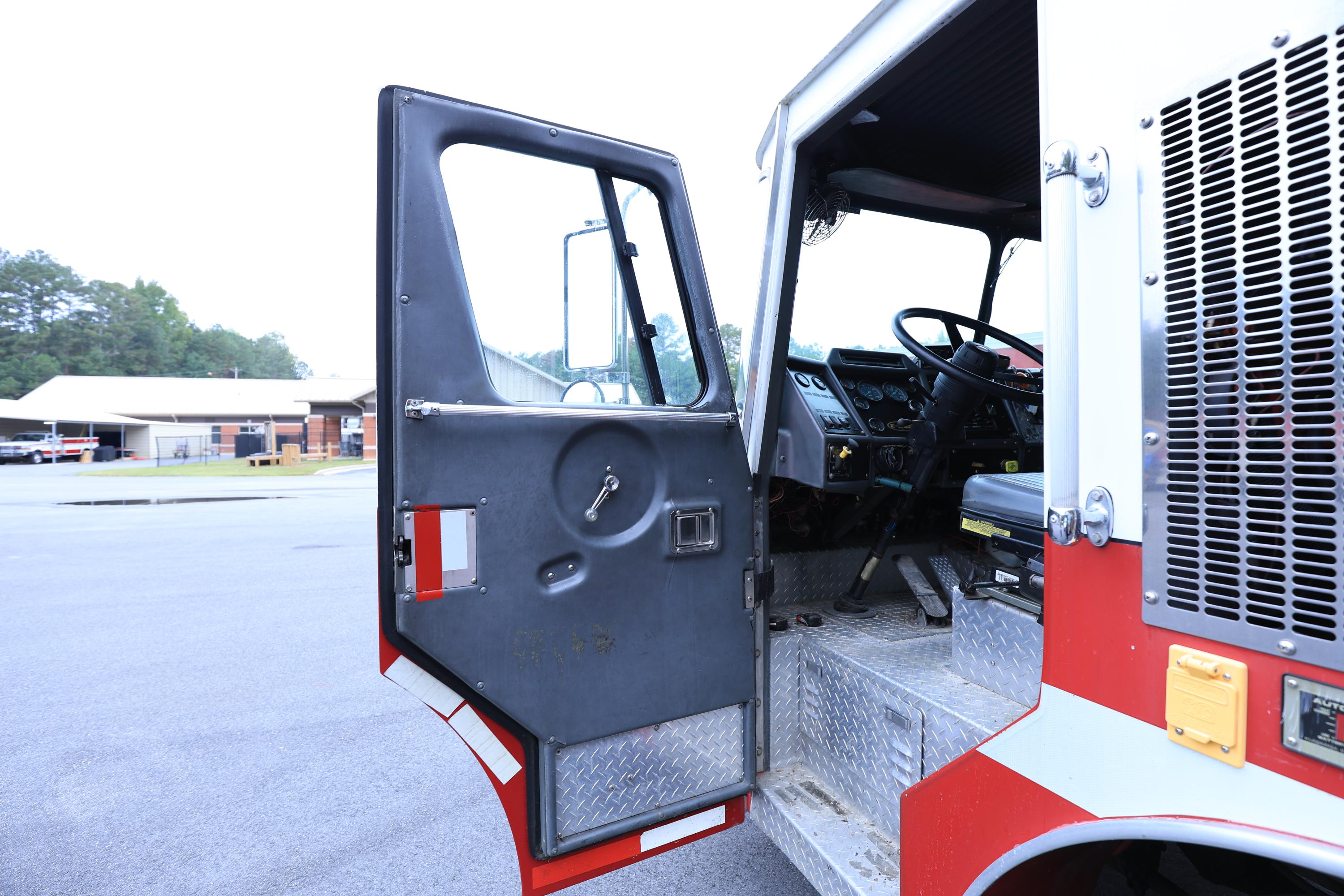 1991 E-One Cyclone Pumper - image 23