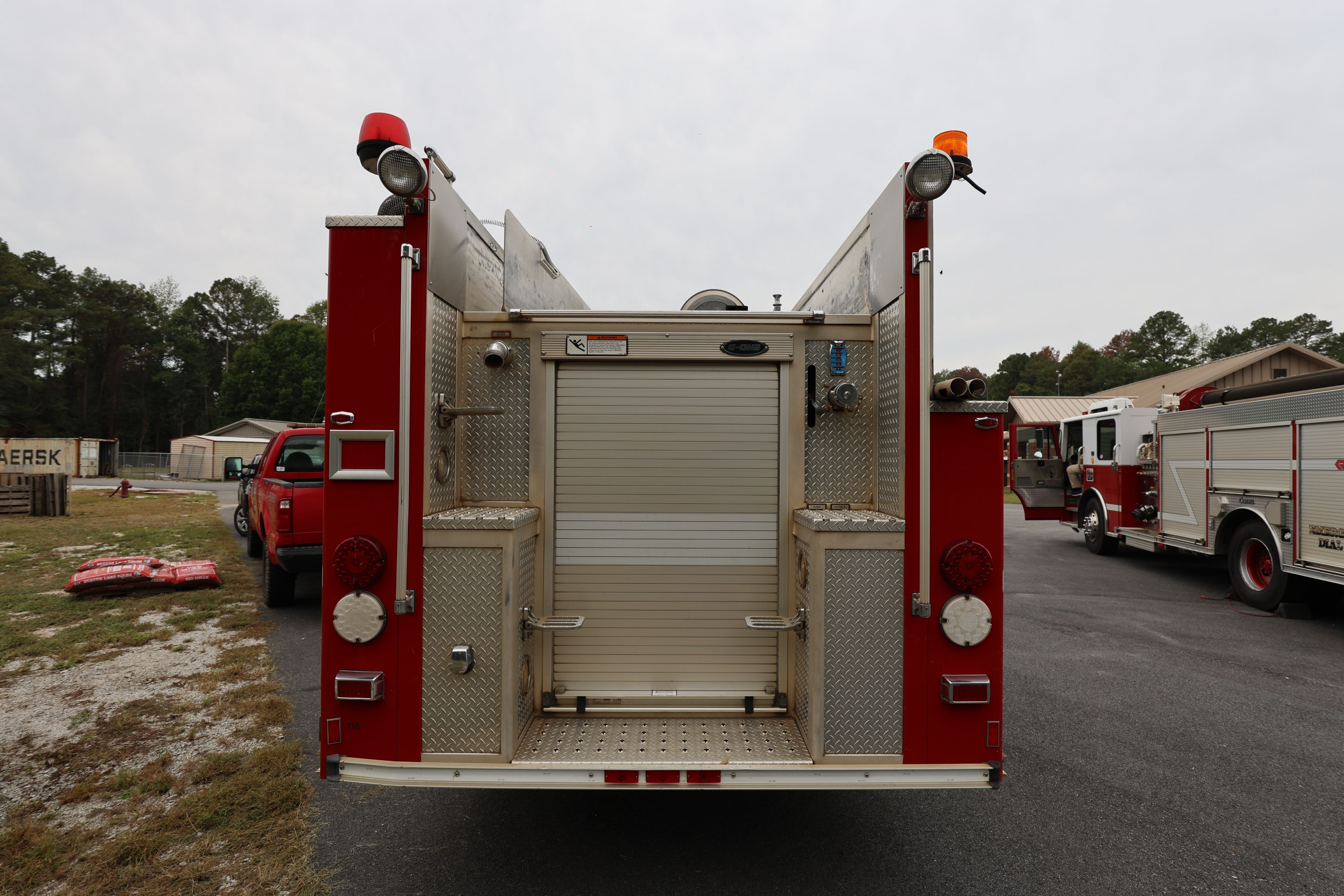 2005 E-One Freightliner Pumper - image 9
