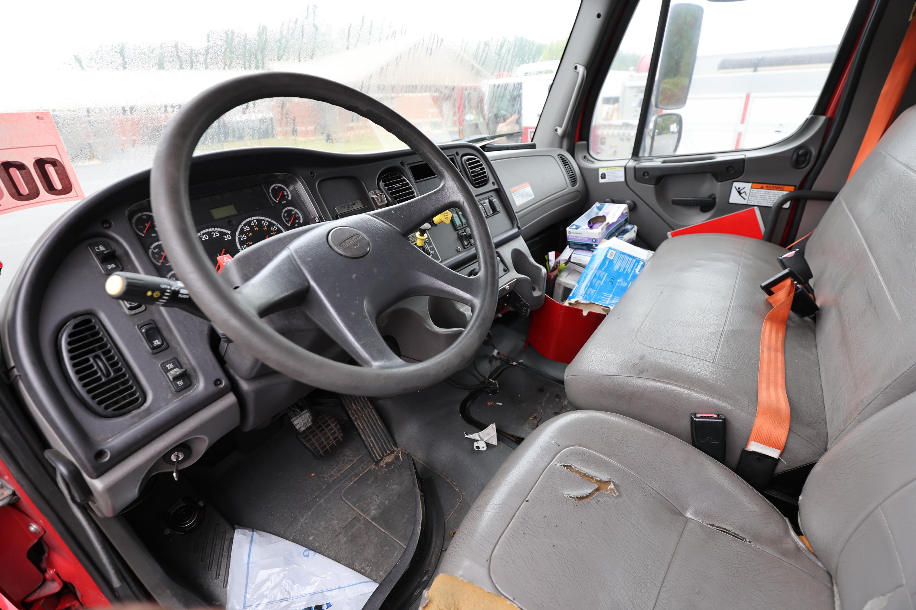 2005 E-One Freightliner Pumper - image 13