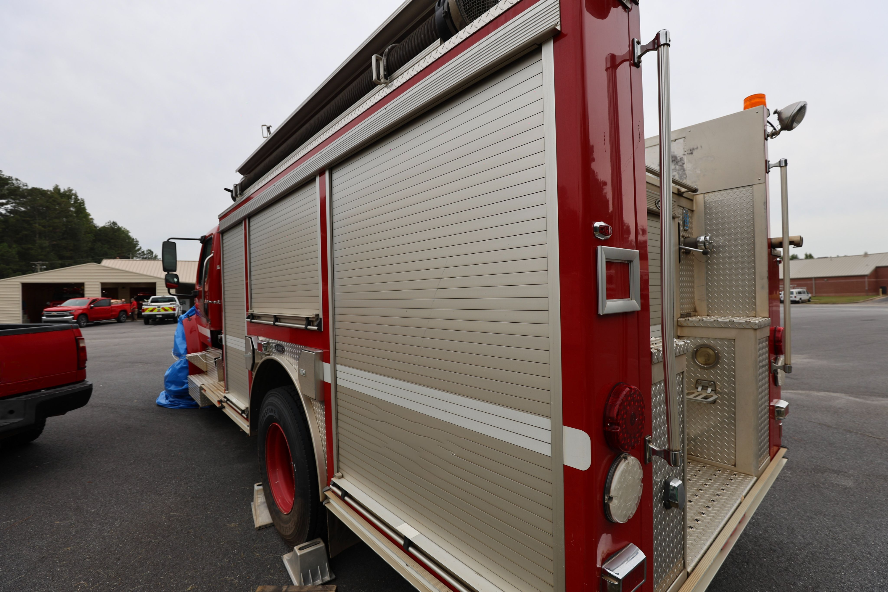 2005 E-One Freightliner Pumper - image 7