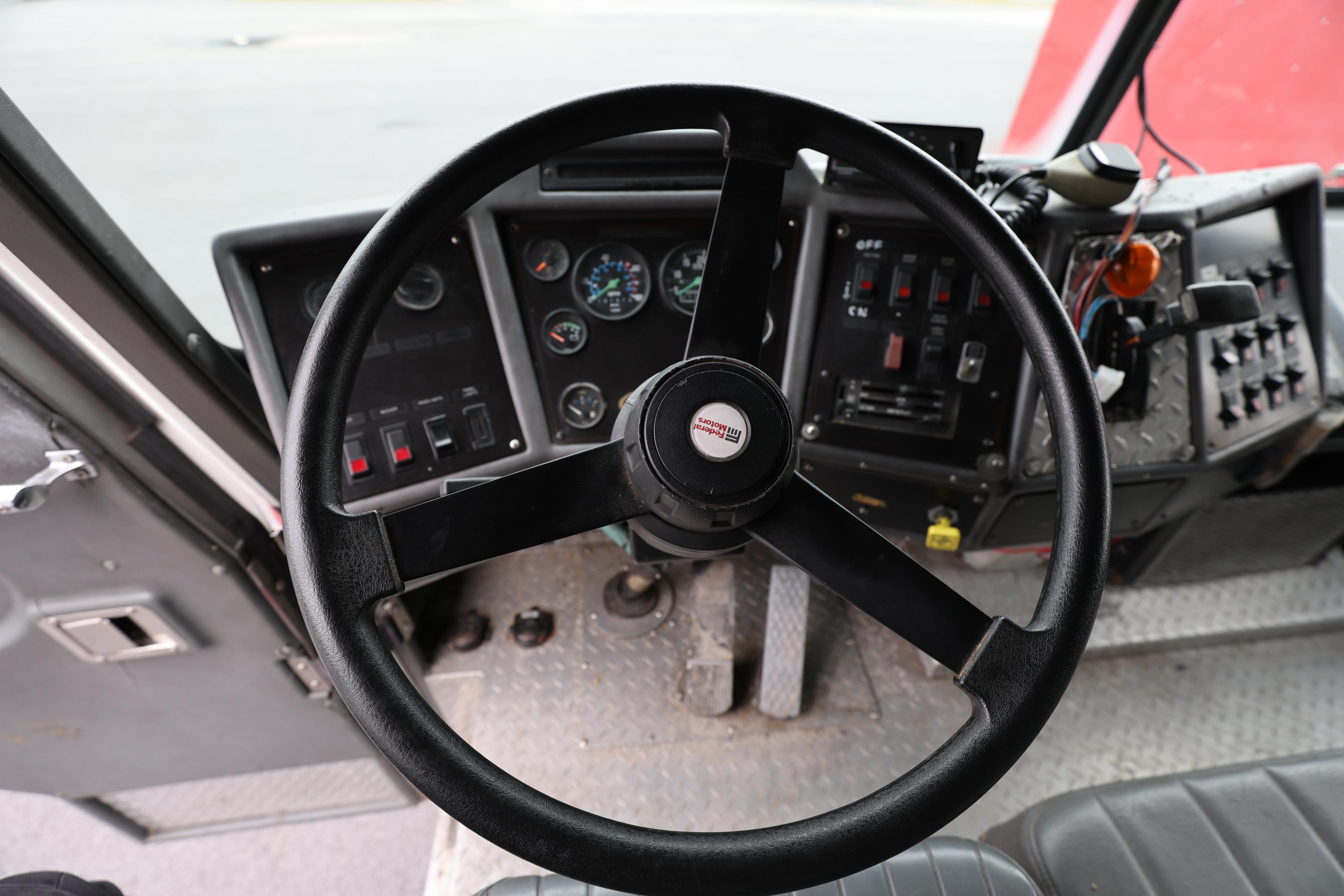 1991 E-One Cyclone Pumper - image 32