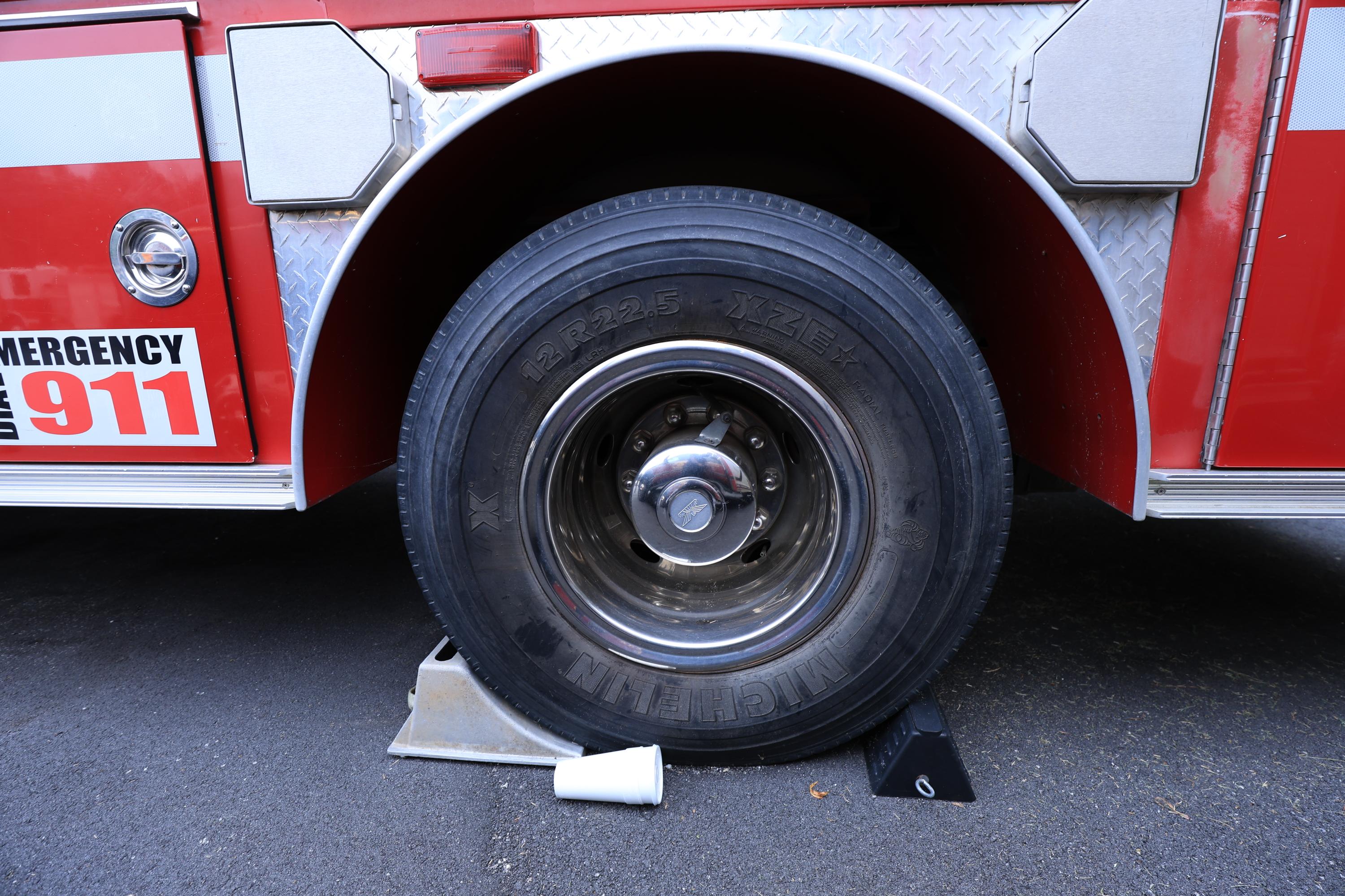 1991 E-One Cyclone Pumper - image 17