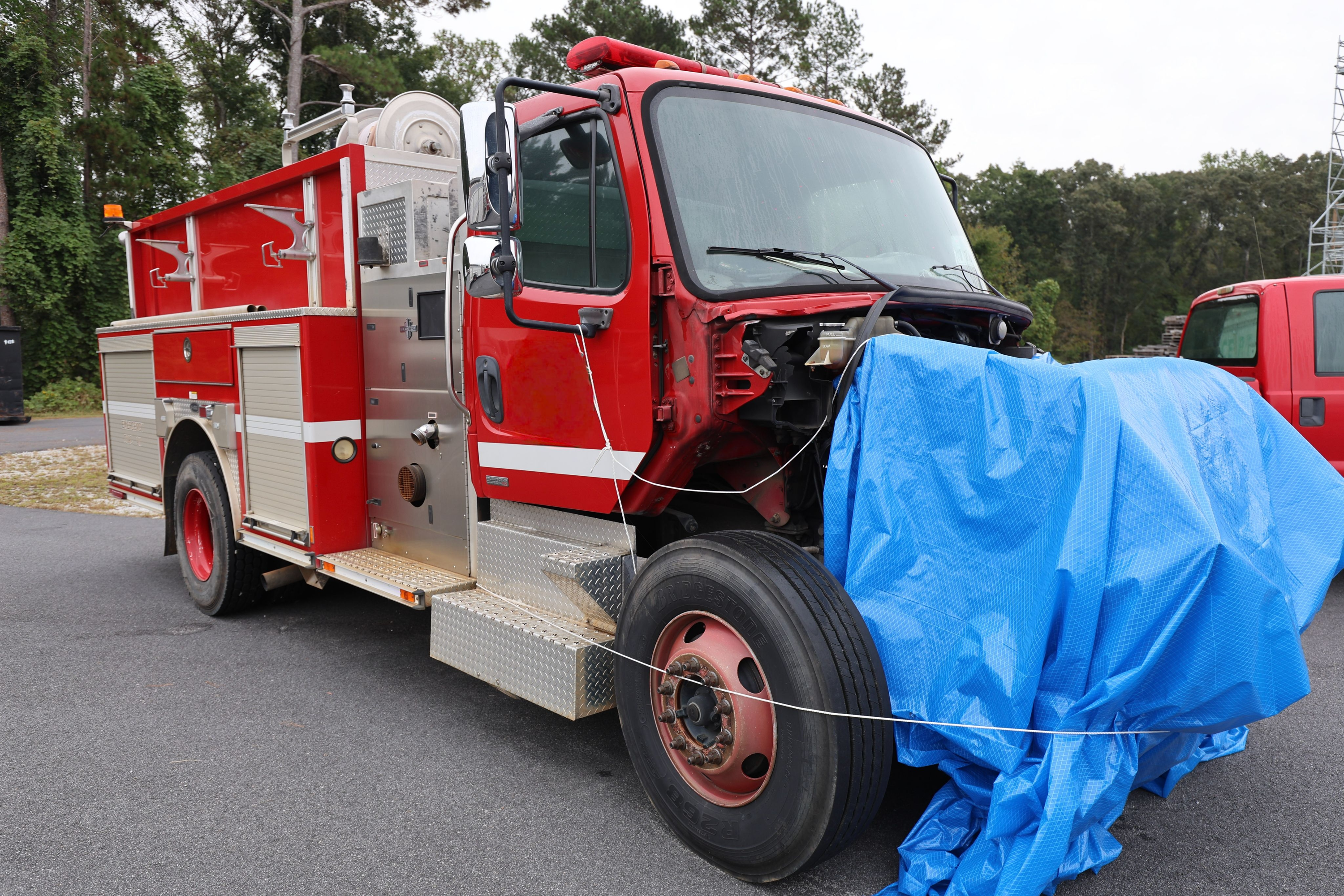 2005 E-One Freightliner Pumper - image 2
