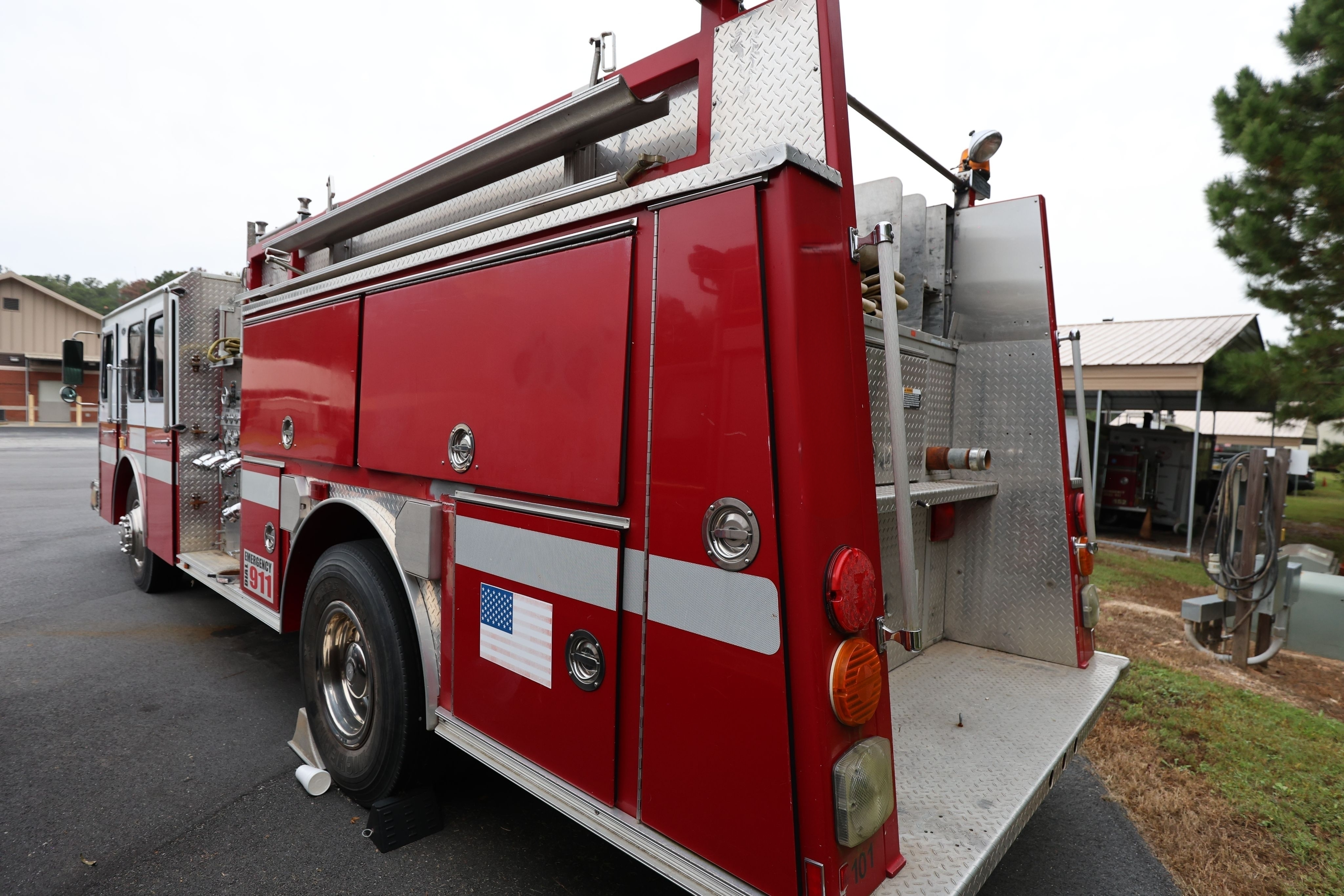 1991 E-One Cyclone Pumper - image 5