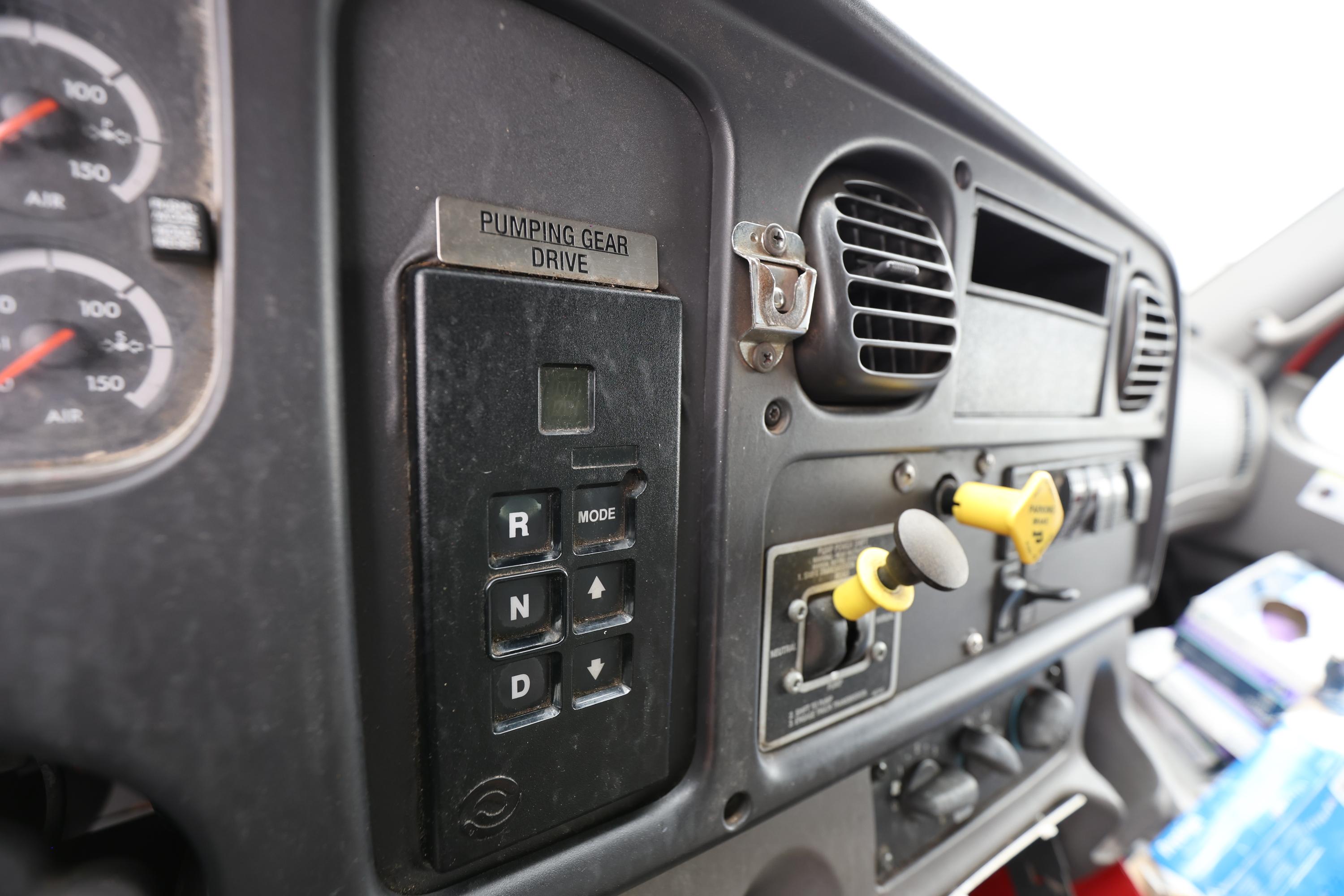 2005 E-One Freightliner Pumper - image 15