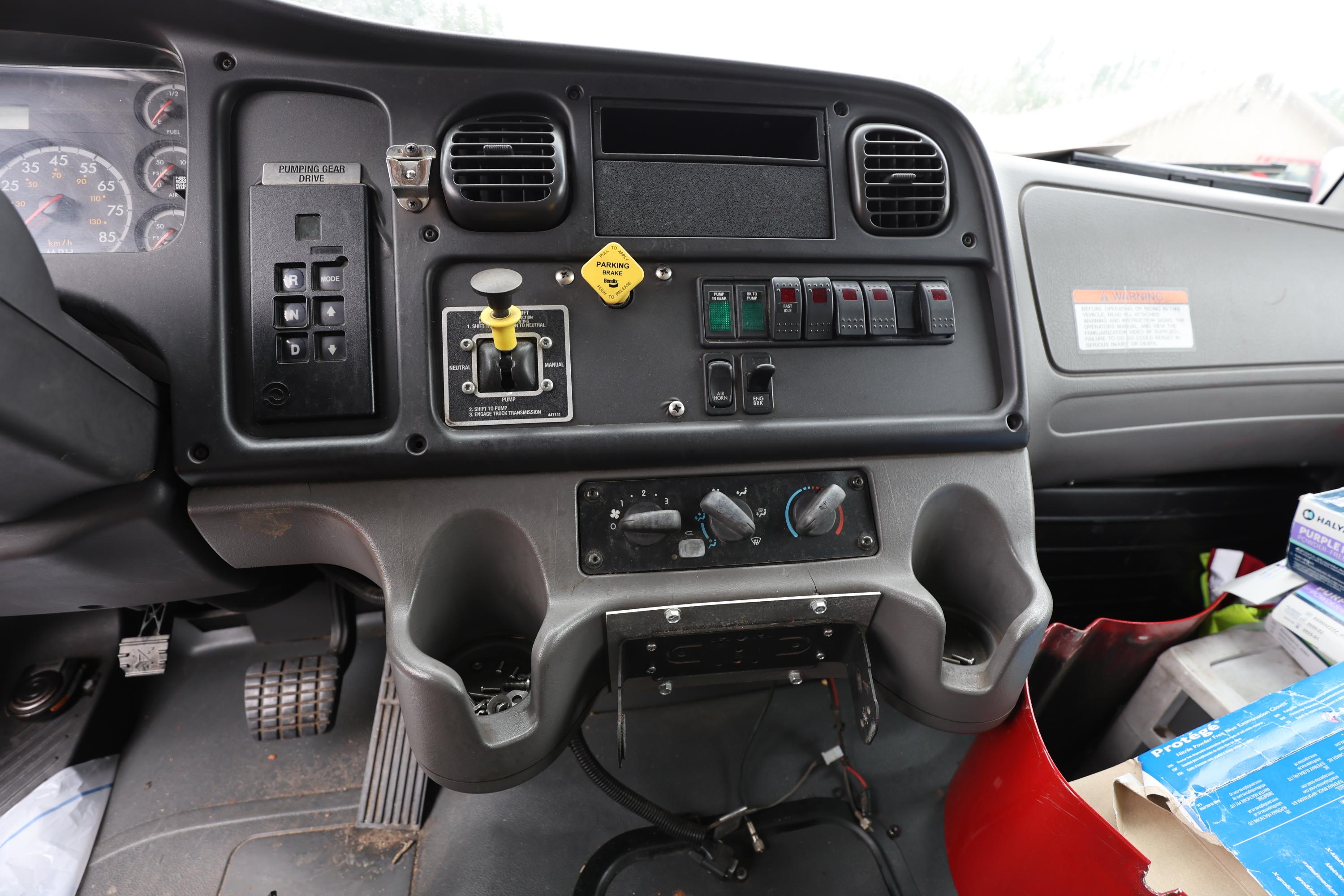 2005 E-One Freightliner Pumper - image 17