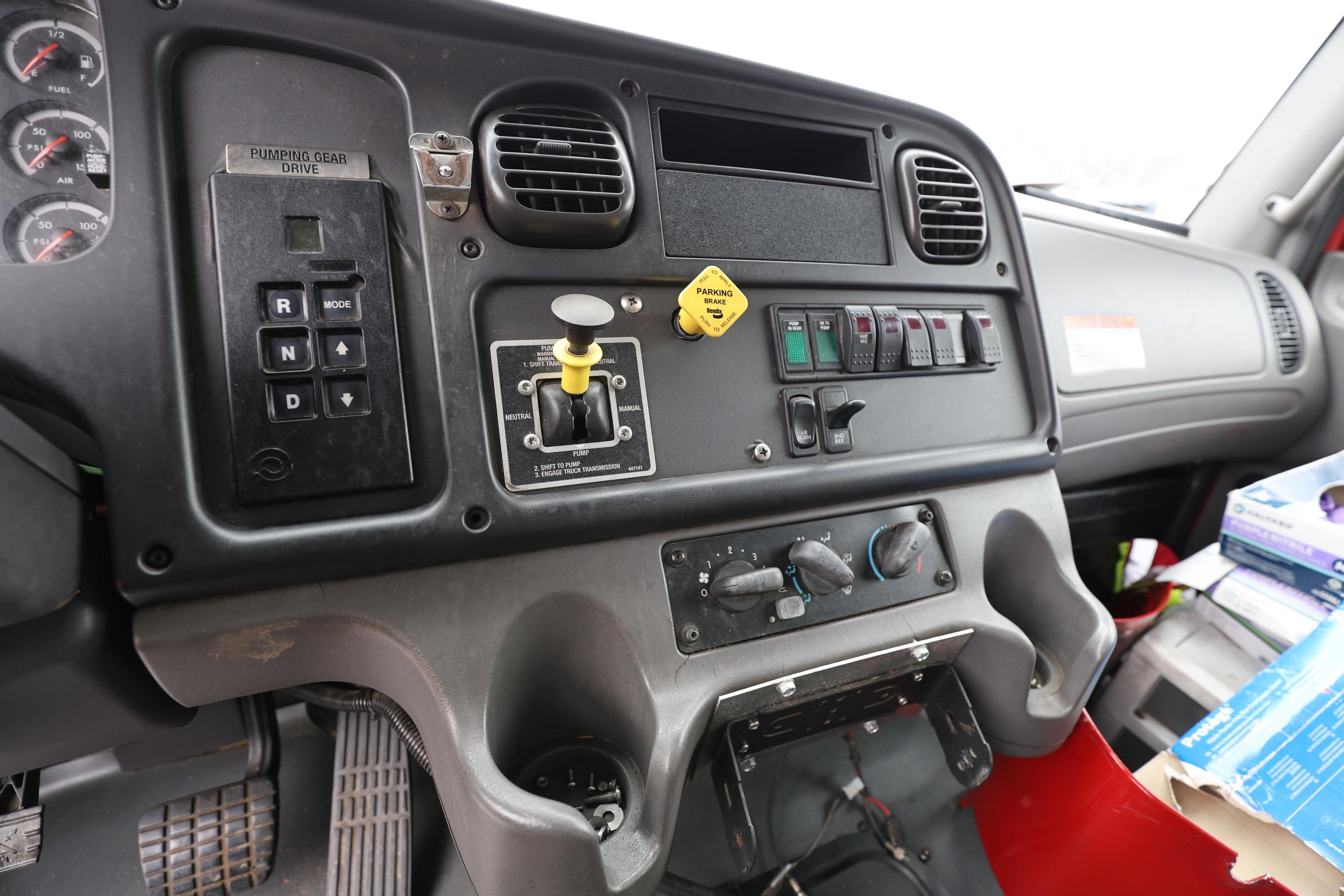2005 E-One Freightliner Pumper - image 16