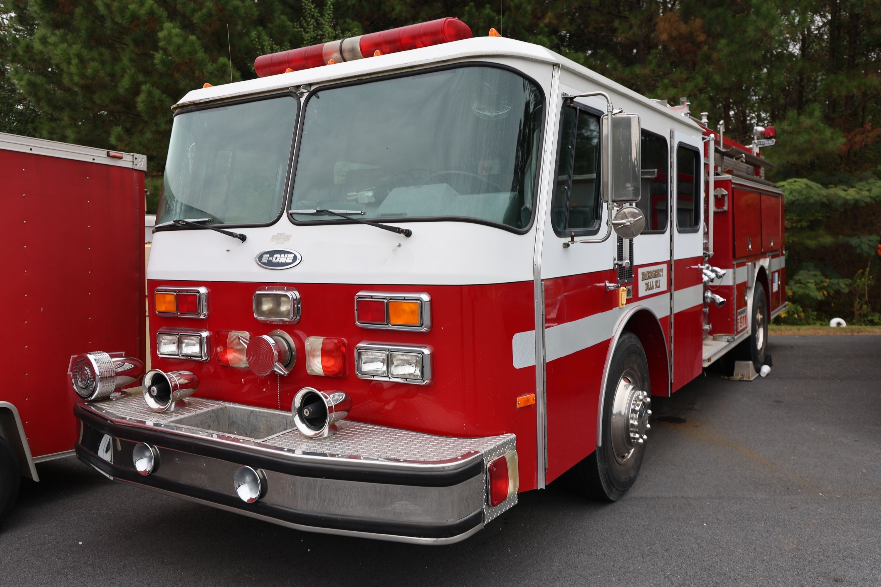1991 E-One Cyclone Pumper - image 3