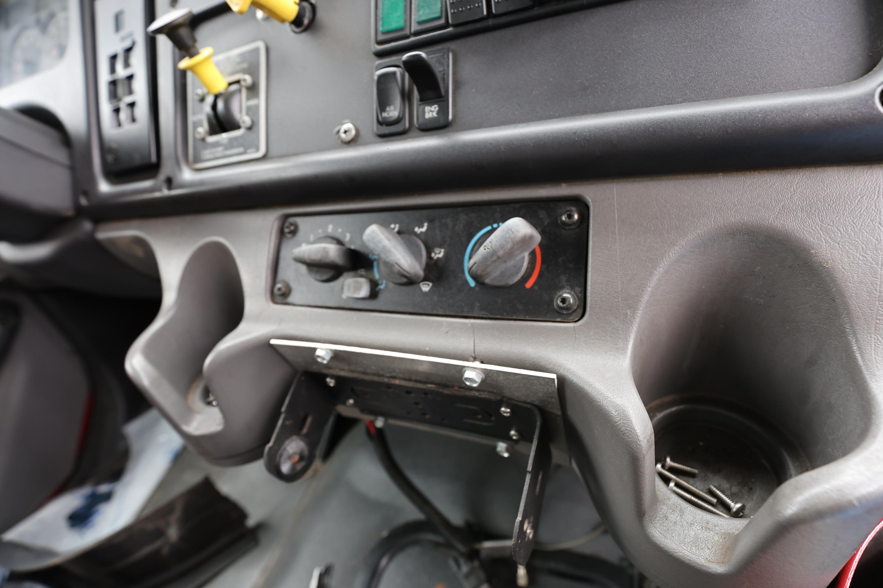 2005 E-One Freightliner Pumper - image 22