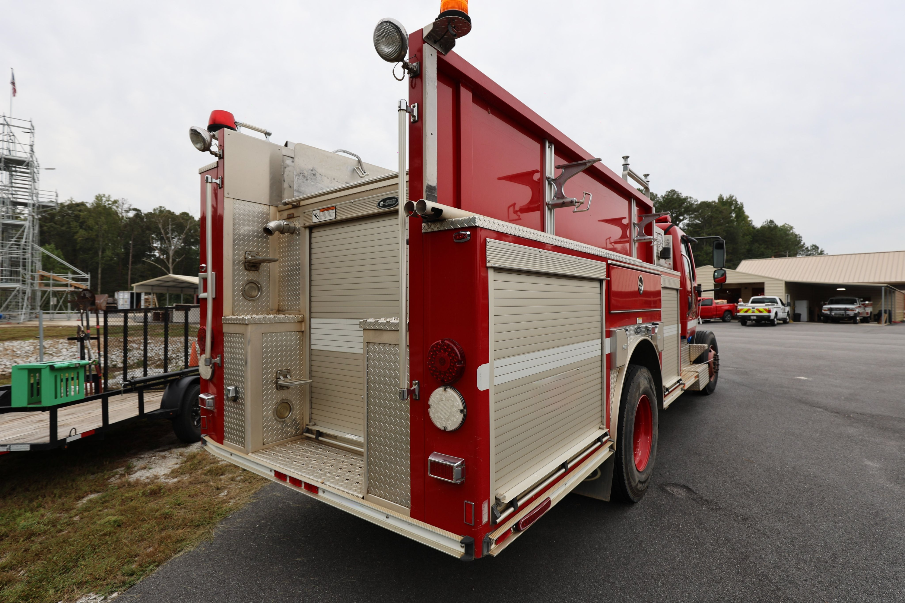 2005 E-One Freightliner Pumper - image 8