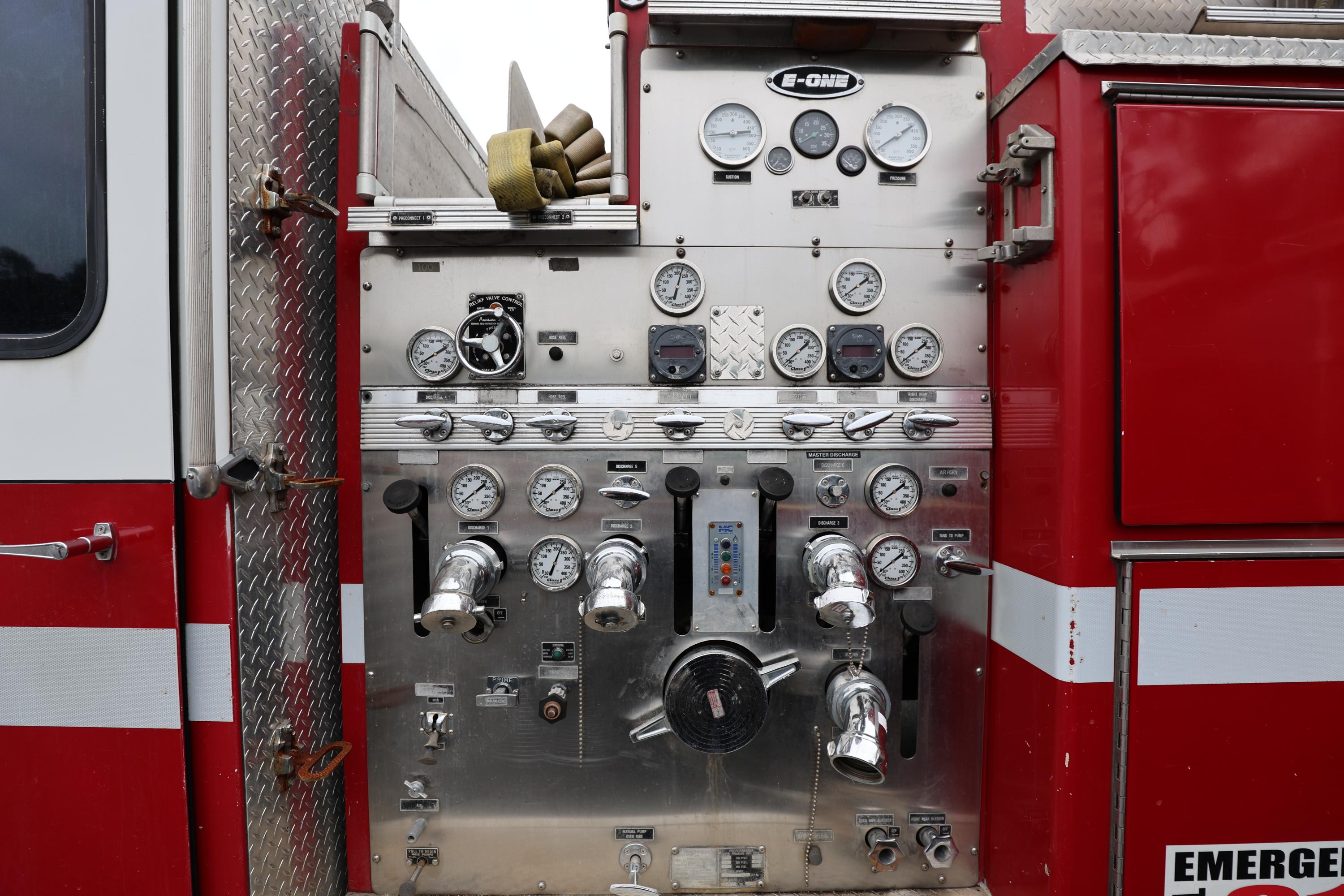 1991 E-One Cyclone Pumper - image 4