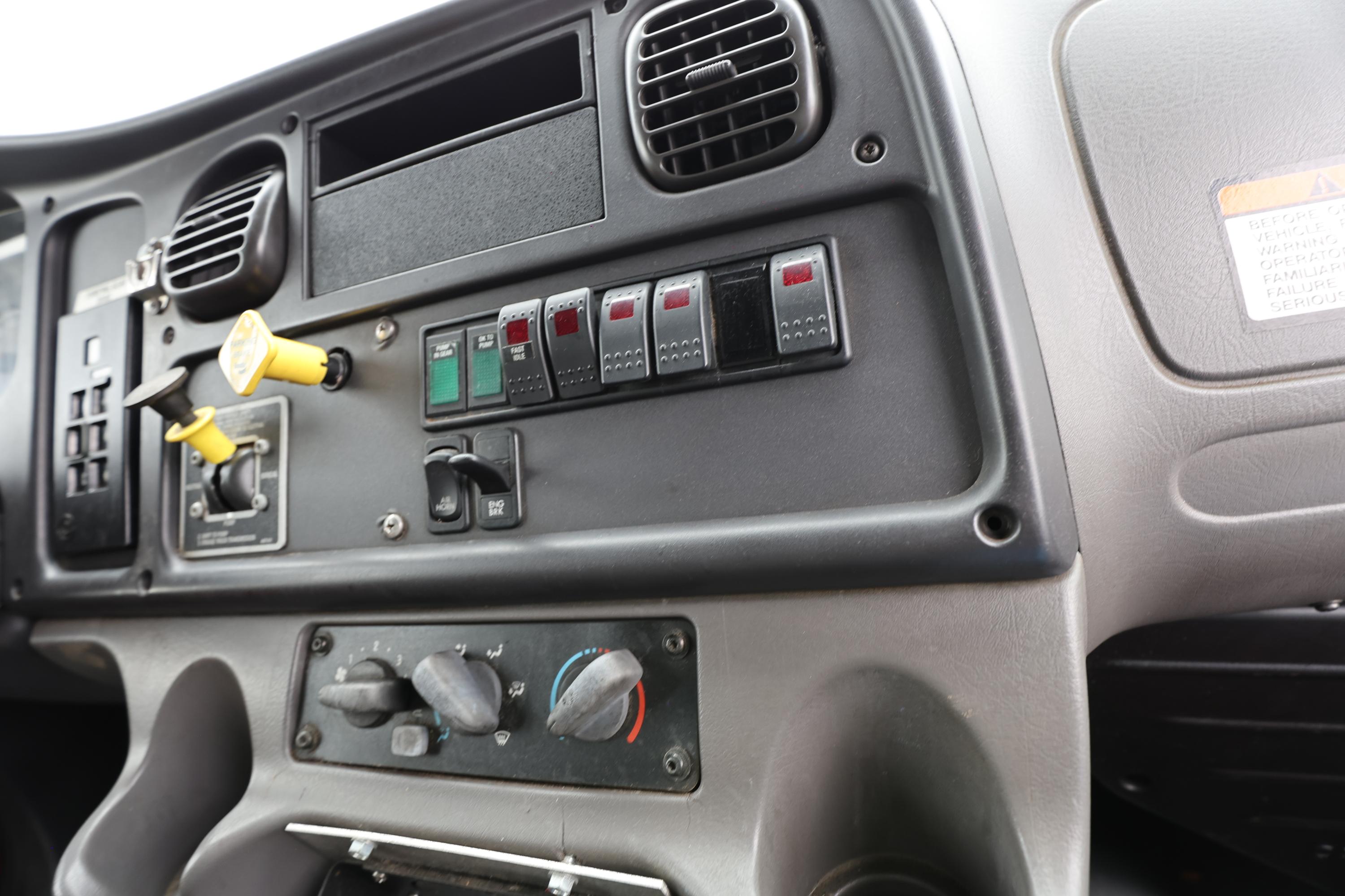 2005 E-One Freightliner Pumper - image 23