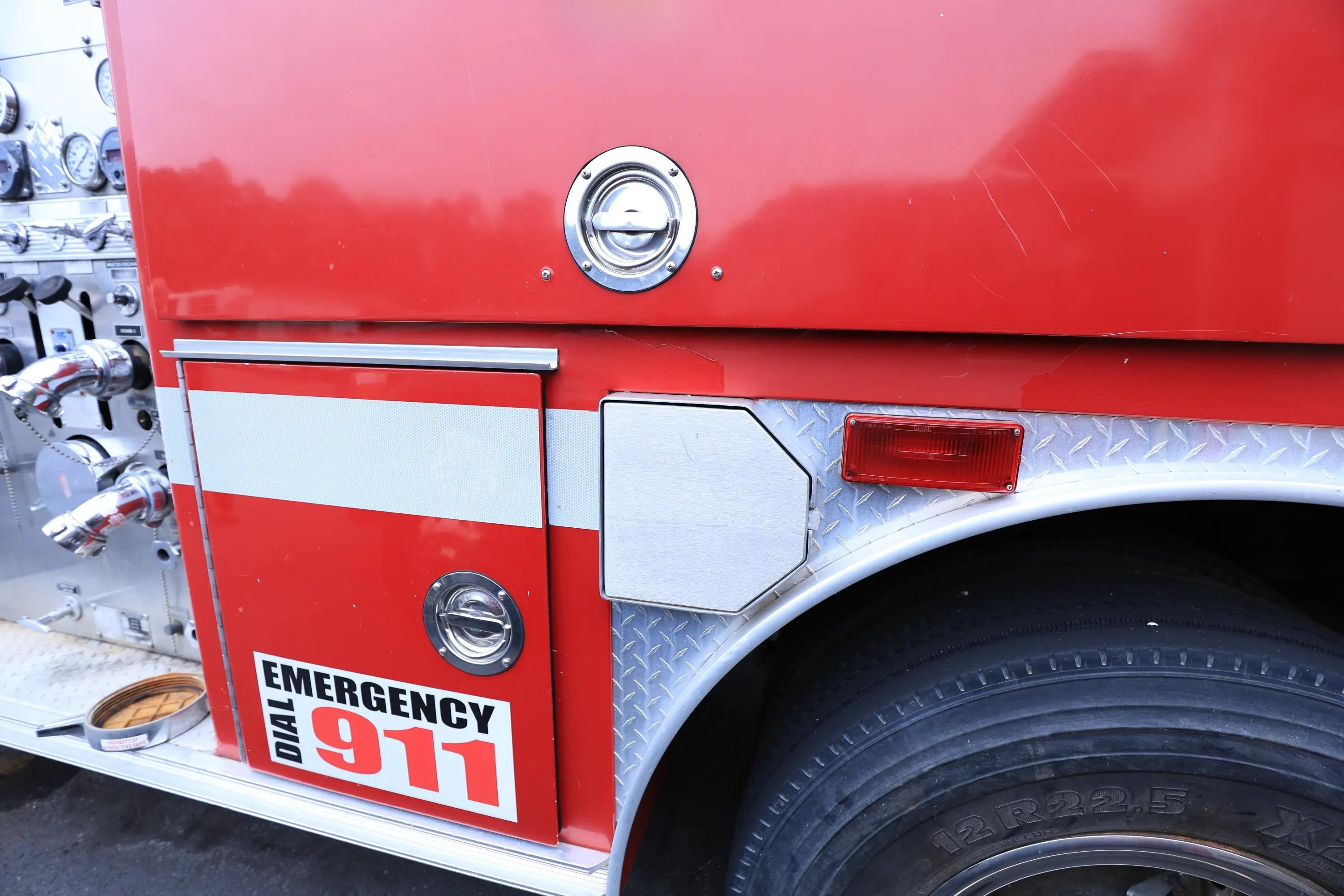 1991 E-One Cyclone Pumper - image 18