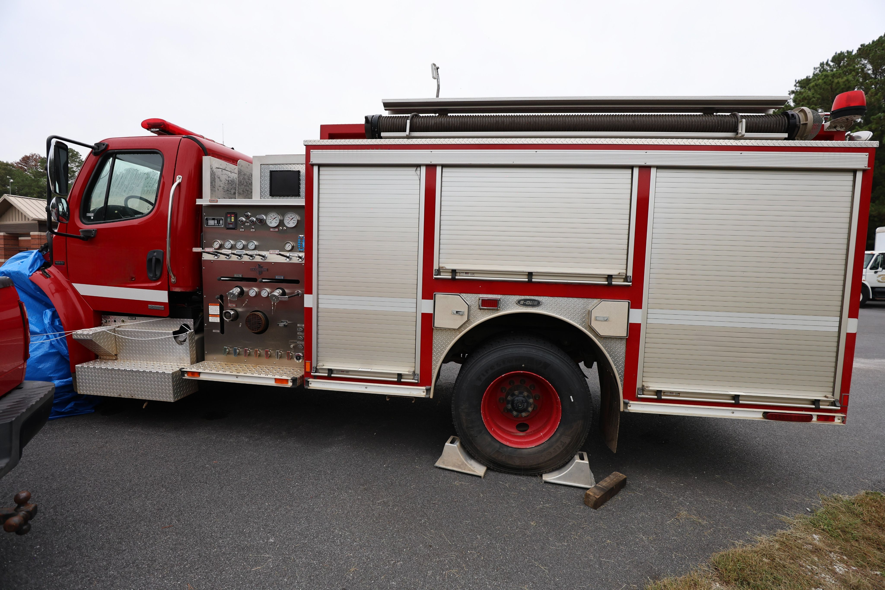 2005 E-One Freightliner Pumper - image 5