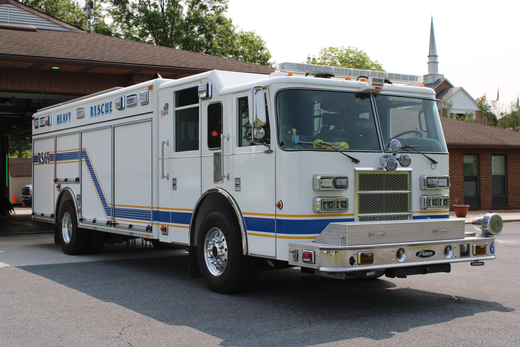2002 Pierce Dash Rescue - image 2