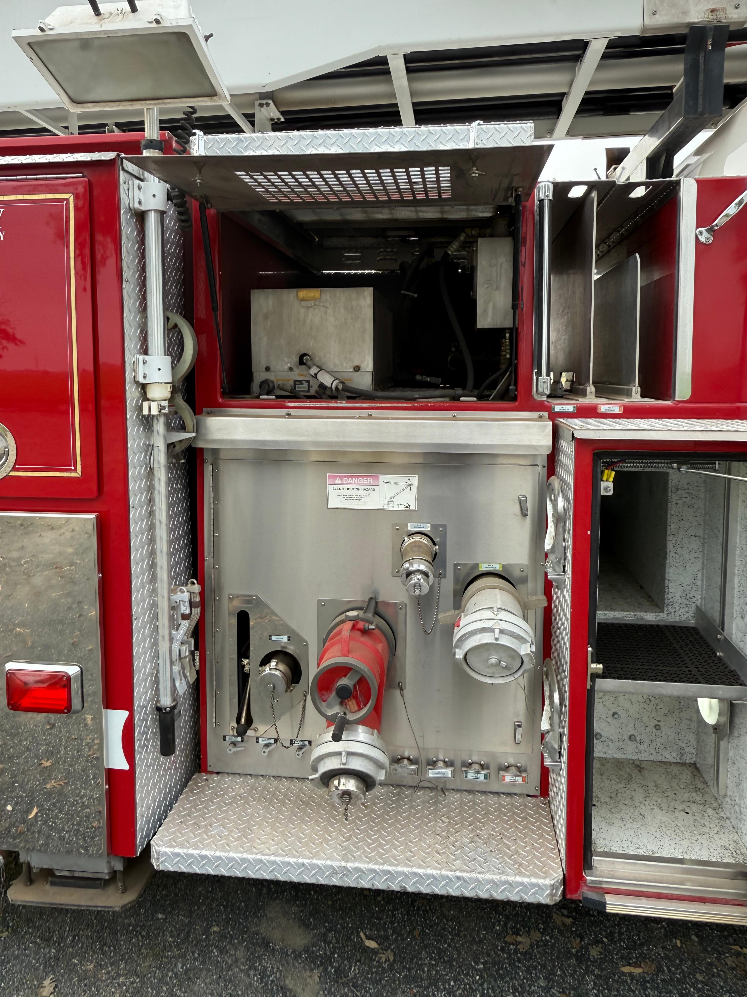 2000 American LaFrance 105' Aerial - image 8