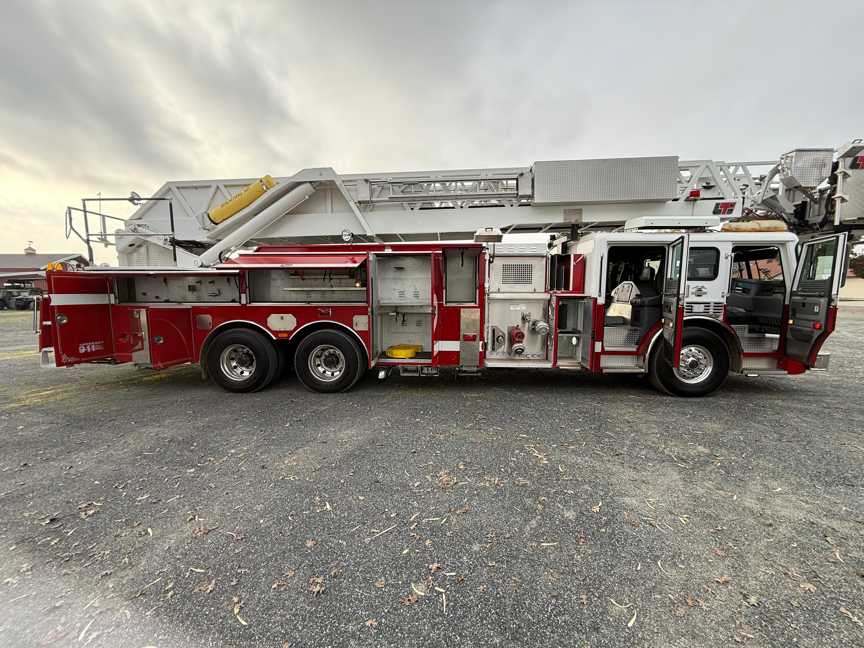 2000 American LaFrance 105' Aerial - image 17