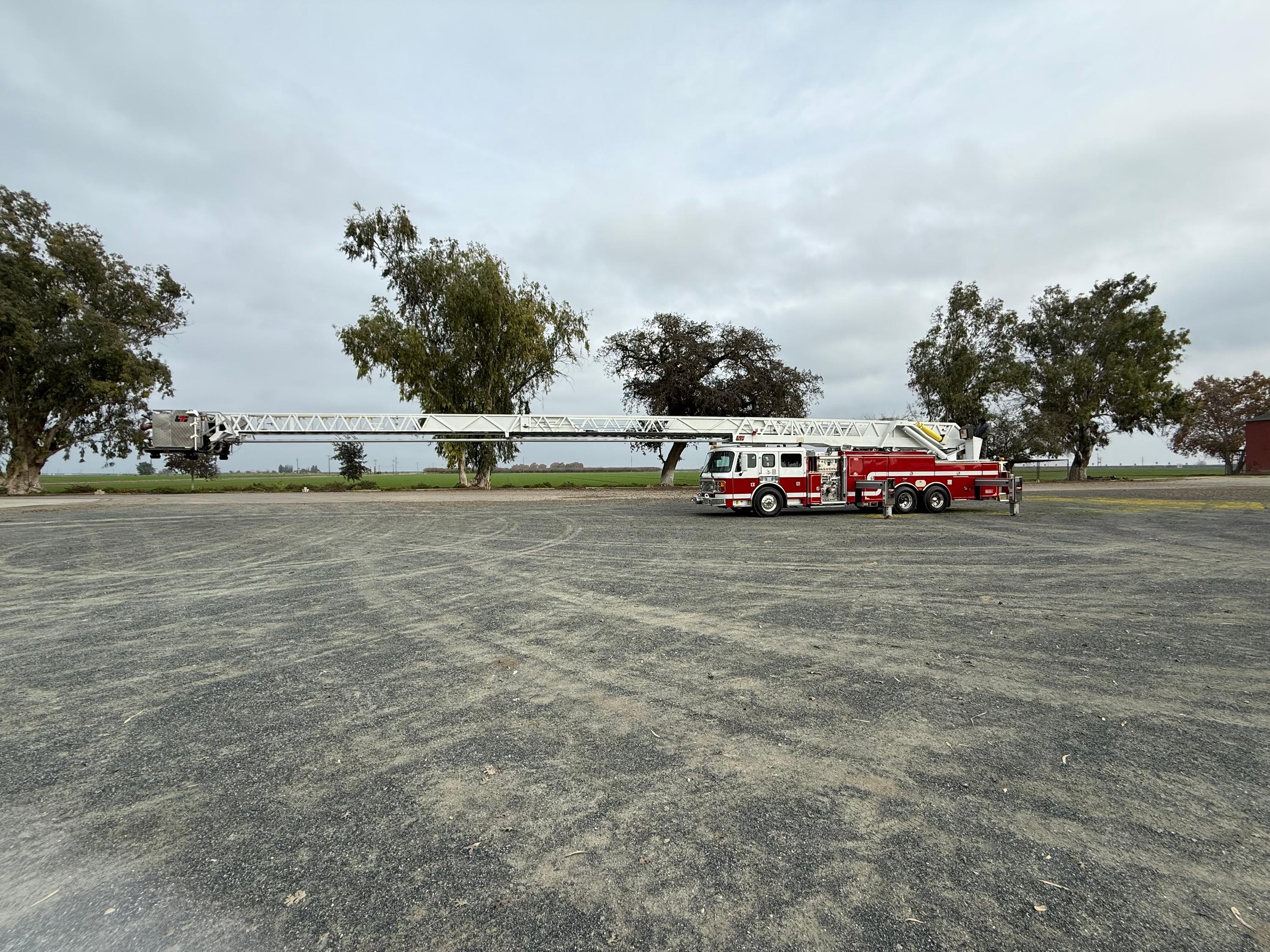 2000 American LaFrance 105' Aerial - image 27