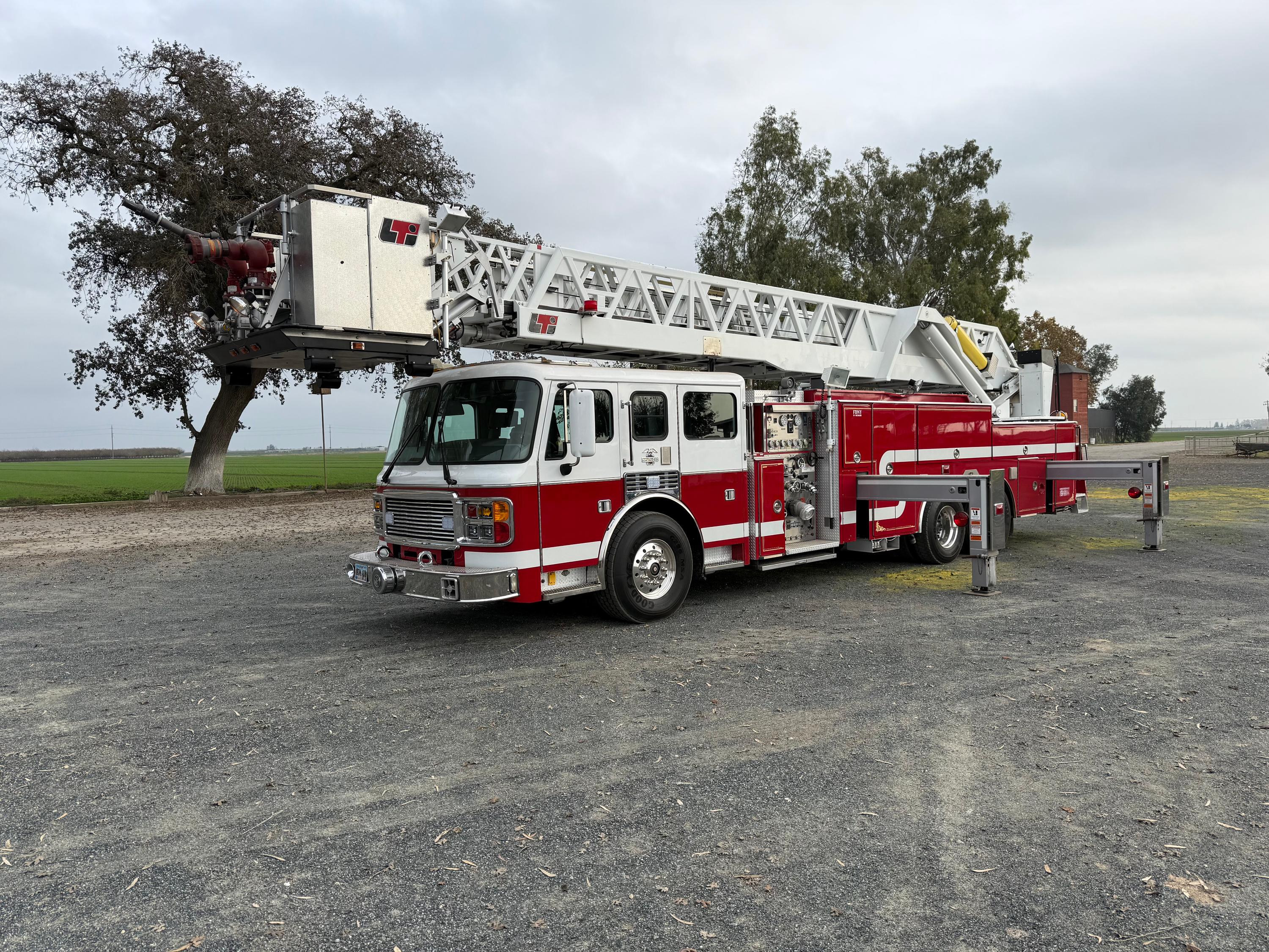 2000 American LaFrance 105' Aerial - image 1